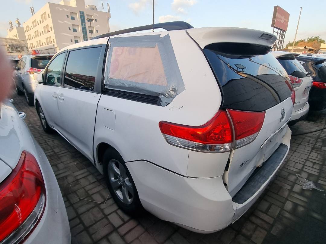 2011 TOYOTA SIENNA — 199453 Miles — Lot S017852 — Ind. 12 - Marhaba Auctions Used Cars - Image 4