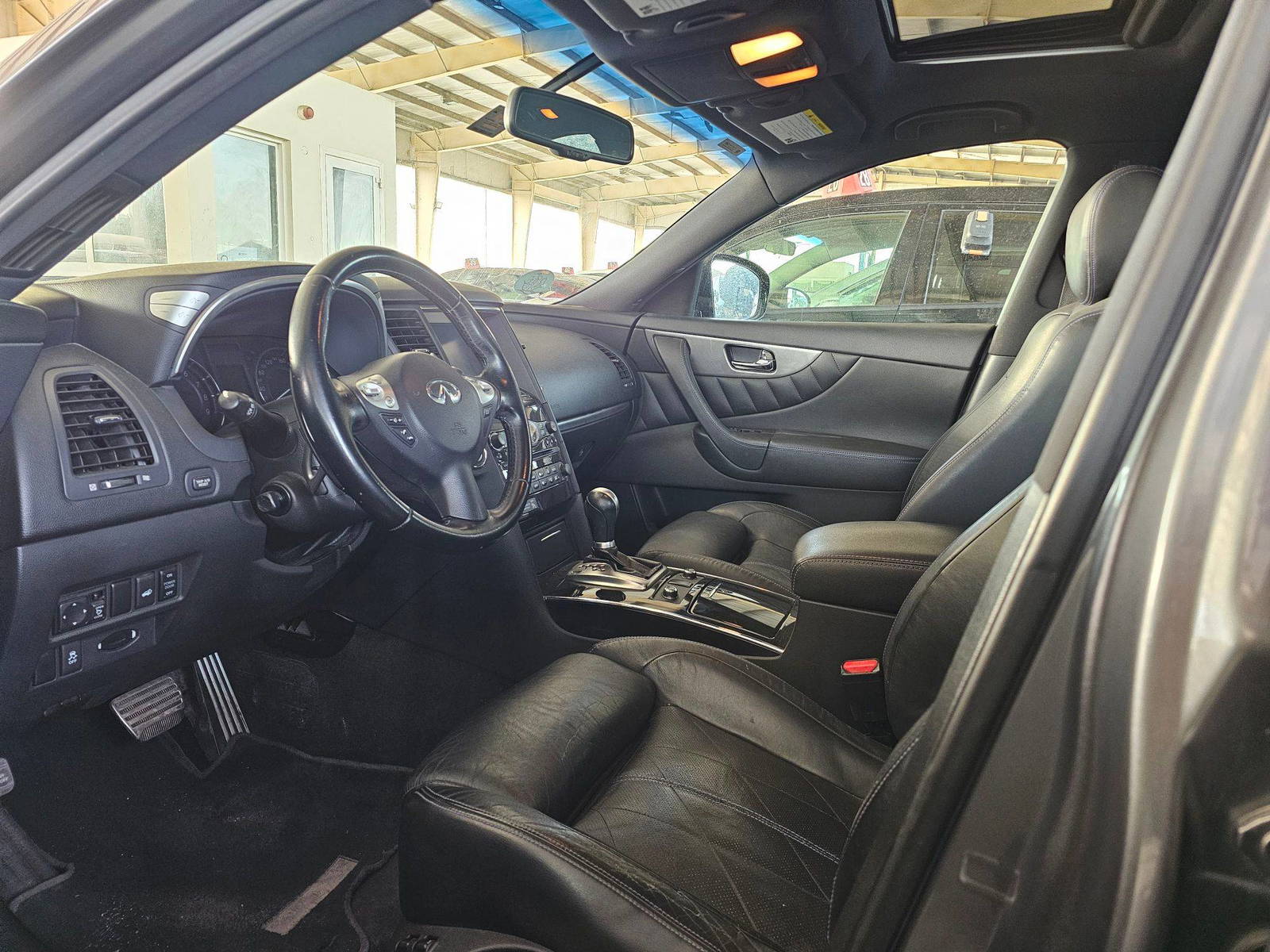 2016 INFINITI QX70 — 190387 KM — Lot 2GM660183 — Souq - Marhaba Auctions Used Cars - Image 8
