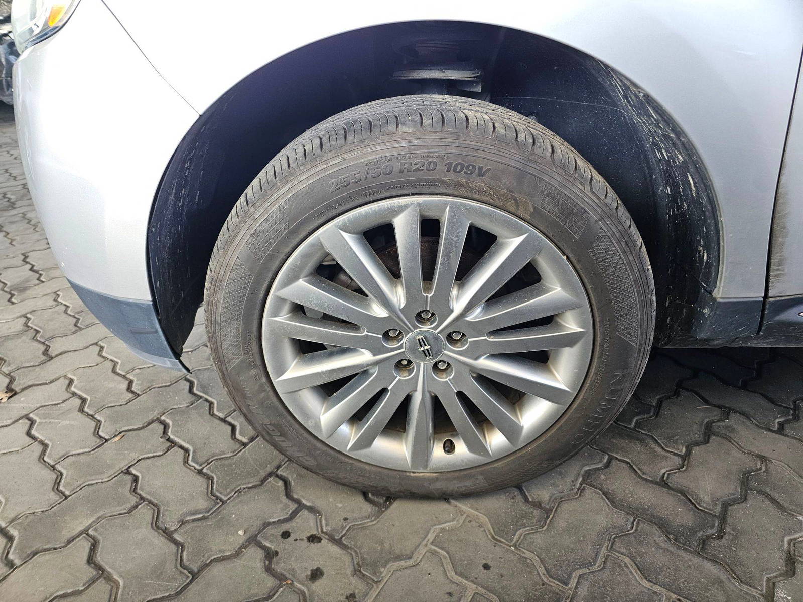 2013 LINCOLN MKX — 181036 KM — Lot L47148 — Souq - Marhaba Auctions Used Cars - Image 11