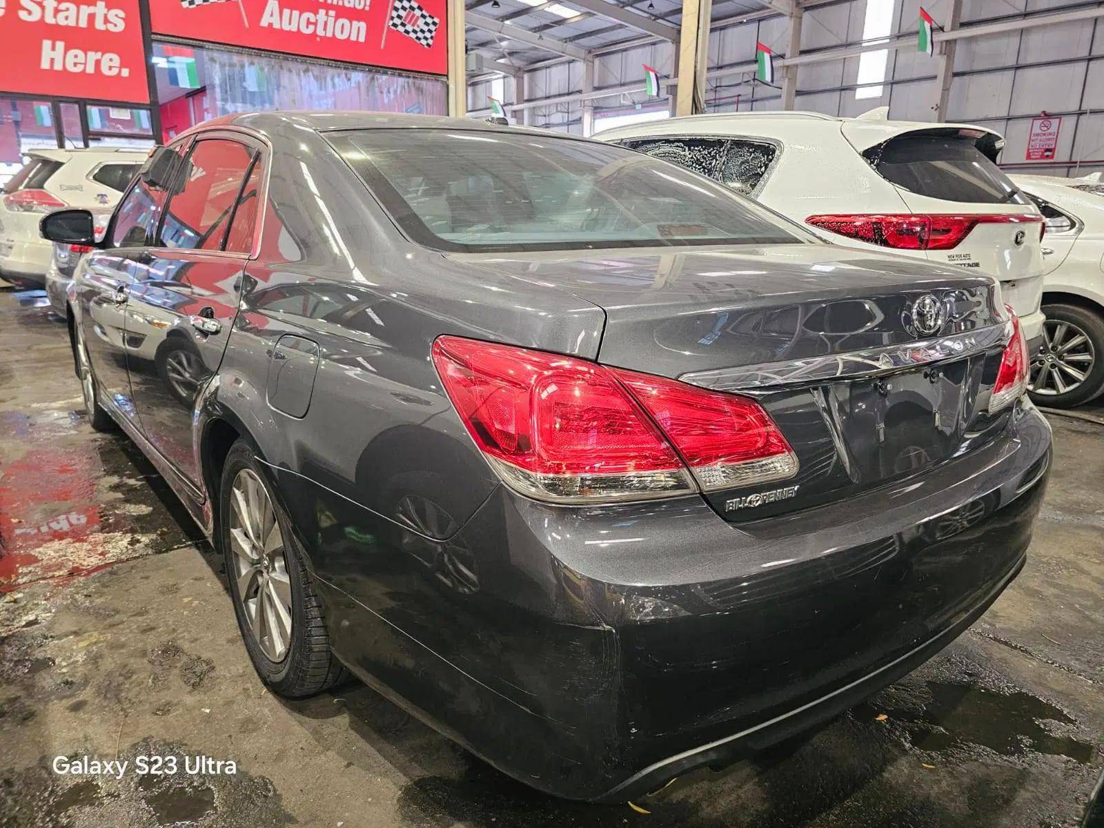 TOYOTA AVALON 2011 view 2