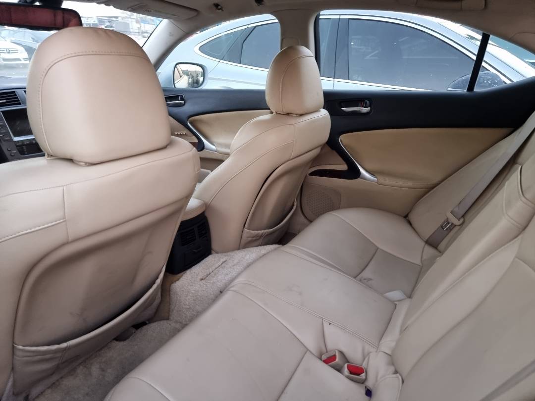 2008 LEXUS IS 300 — 242553 KM — Lot 10640 — Ind. 12 - Marhaba Auctions Used Cars - Image 6