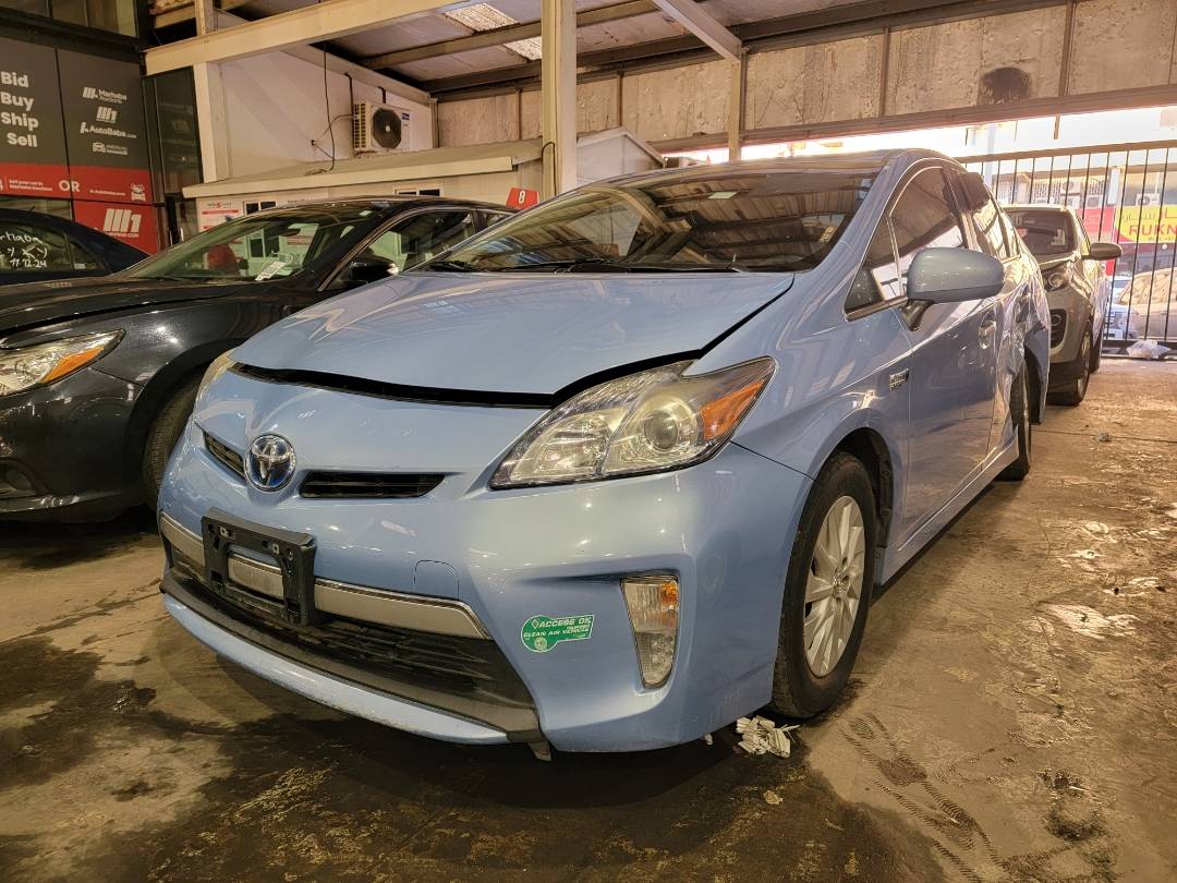 2014 TOYOTA PRIUS — 190990 Miles — Lot 3053062 — Main - Marhaba Auctions Used Cars - Image 4