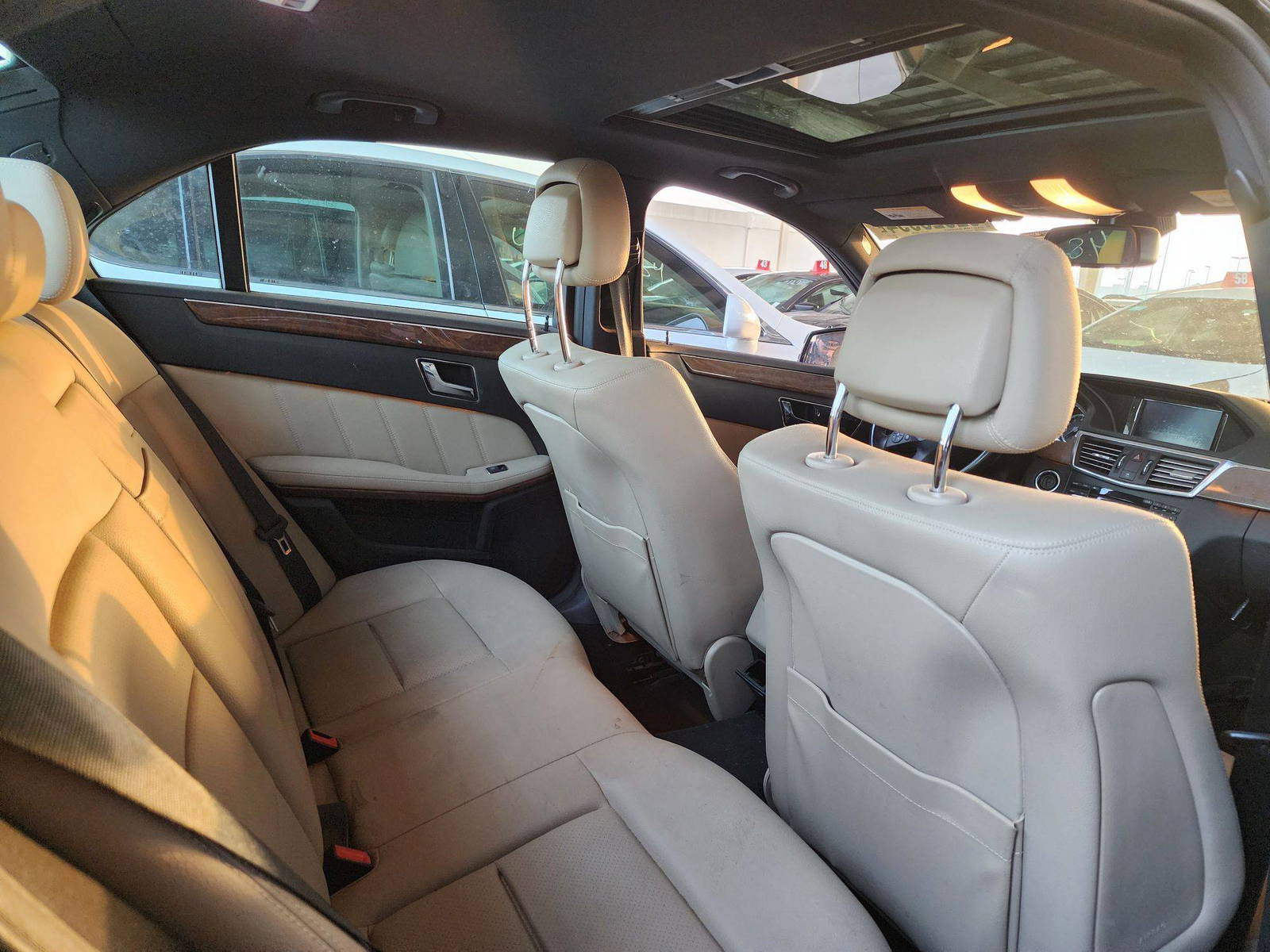 2010 MERCEDES BENZ E 350 — 181633 Miles — Lot 52928994 — Souq - Marhaba Auctions Used Cars - Image 4