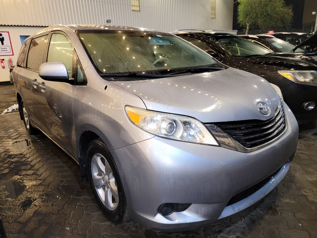 2011 TOYOTA SIENNA — 261912 Miles — Lot 073357 - Marhaba Auctions Used Cars - Image 4