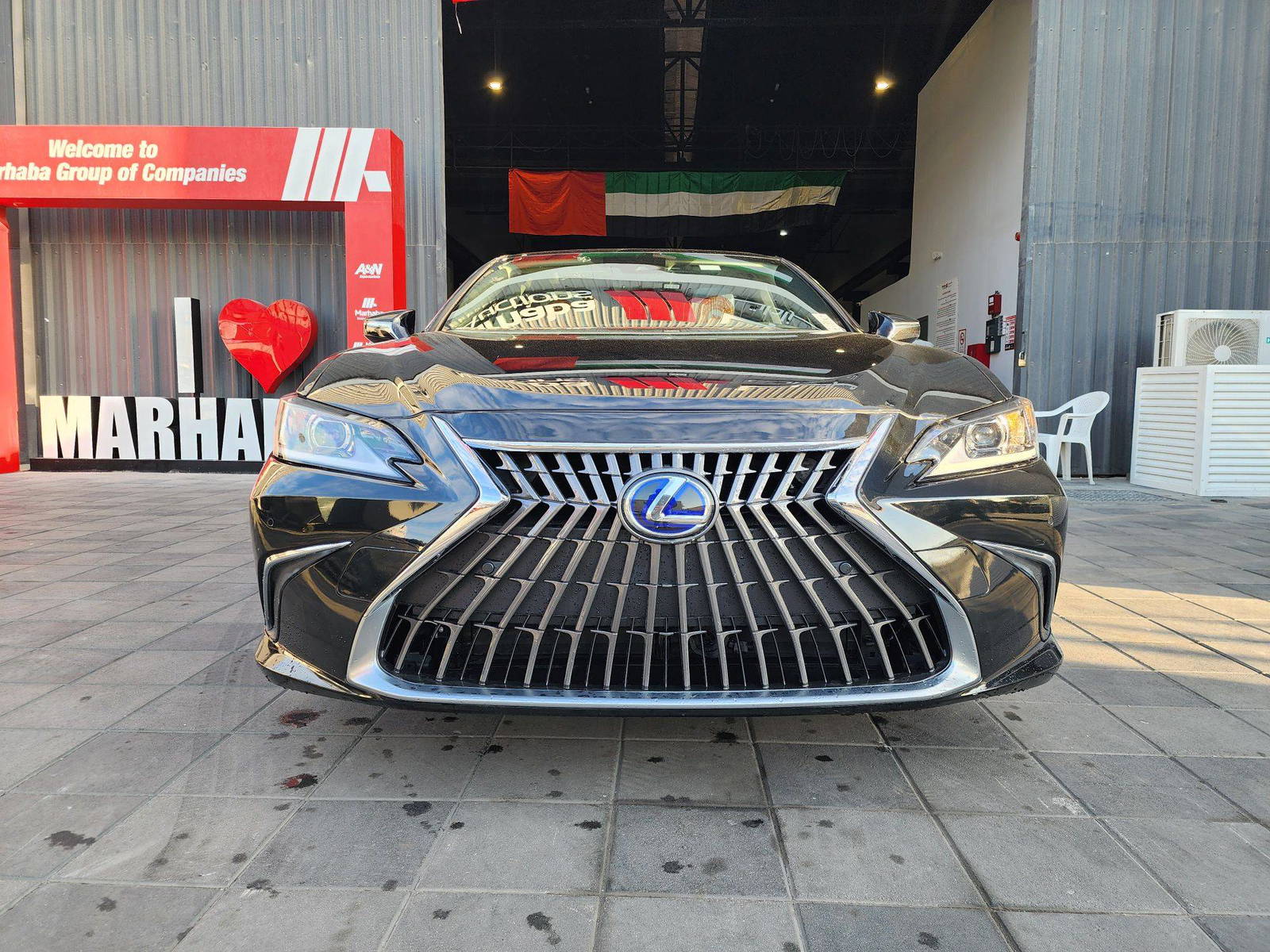 2023 LEXUS ES 300H — 31323 KM — Lot 37321332 — Souq - Marhaba Auctions Used Cars - Image 5