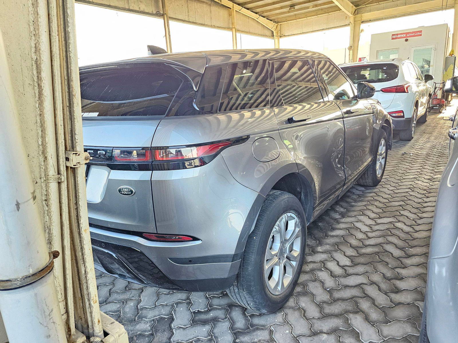 2020 LAND ROVER RANGE ROVER EVOQUE — 49362 Miles — Lot 42923022 — Souq - Marhaba Auctions Used Cars - Image 4
