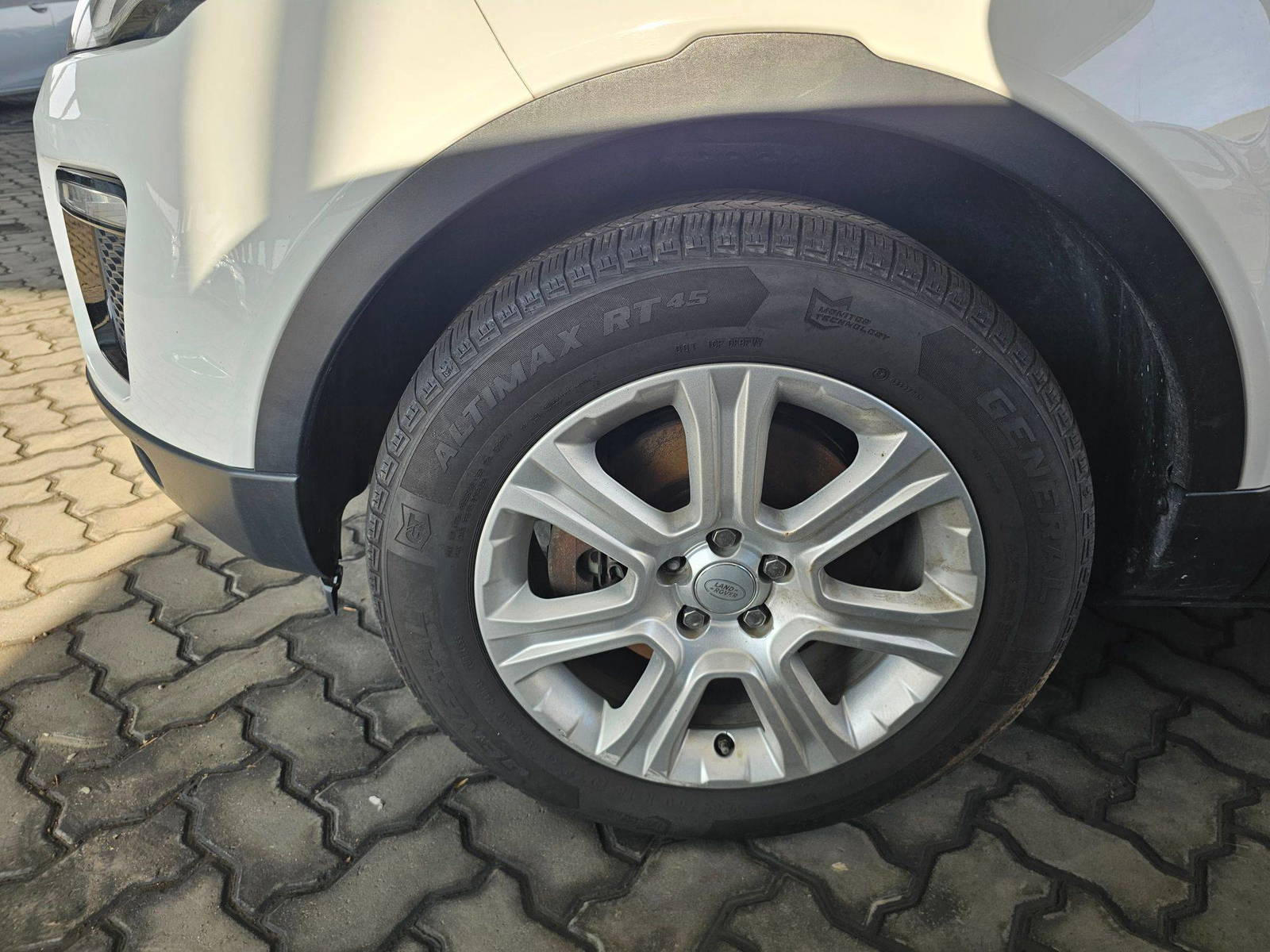 2016 LAND ROVER RANGE ROVER EVOQUE SE — 118346 Miles — Lot GH150927 — Souq - Marhaba Auctions Used Cars - Image 12