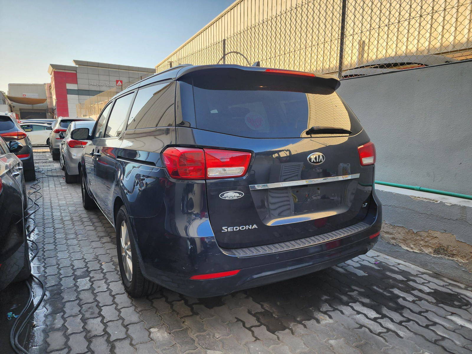 2016 KIA SEDONA — 184763 Miles — Lot 42458935 — Al Quoz - Marhaba Auctions Used Cars - Image 3
