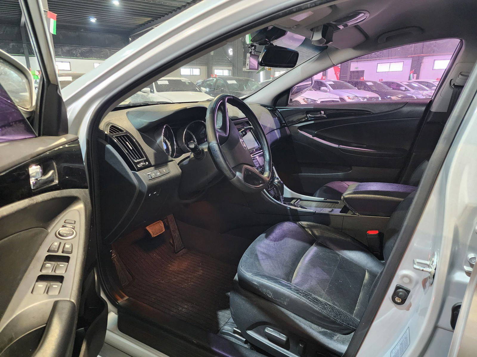 2011 HYUNDAI SONATA — 199463 KM — Lot 297758 — Al Quoz - Marhaba Auctions Used Cars - Image 9