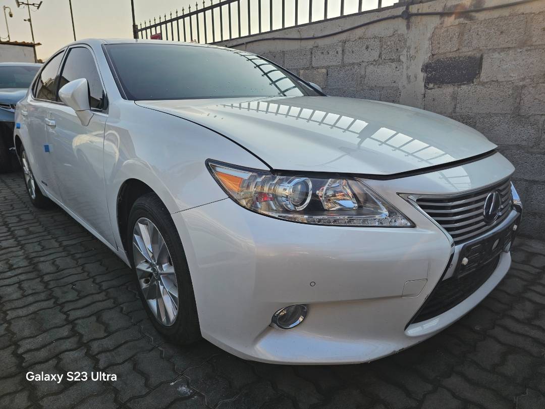 2013 LEXUS ES 300H — 190193 KM — Lot 13679 — Main - Marhaba Auctions Used Cars - Image 3