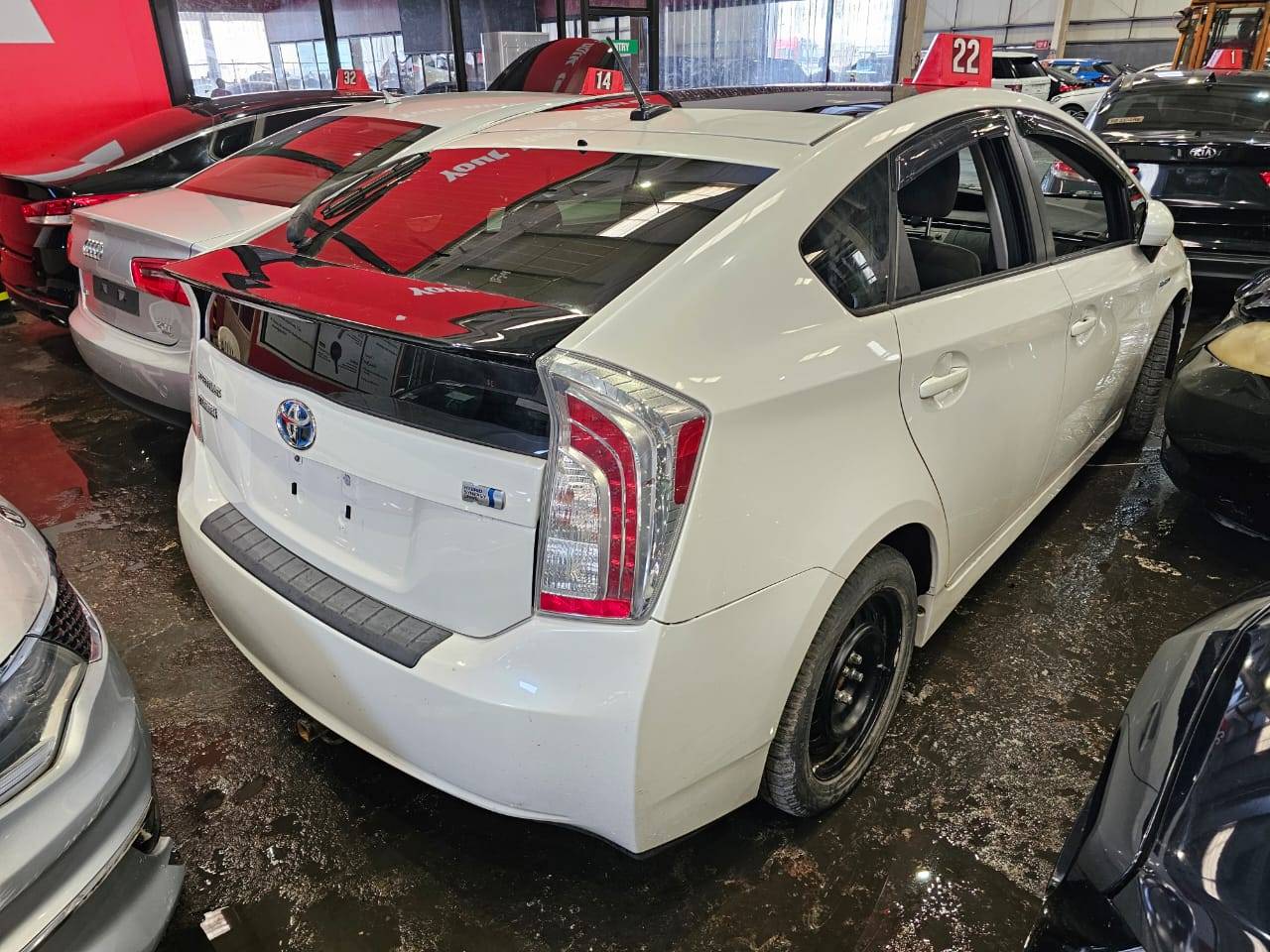 2013 TOYOTA PRIUS — 179974 KM — Lot 5552577 — Main - Marhaba Auctions Used Cars - Image 5