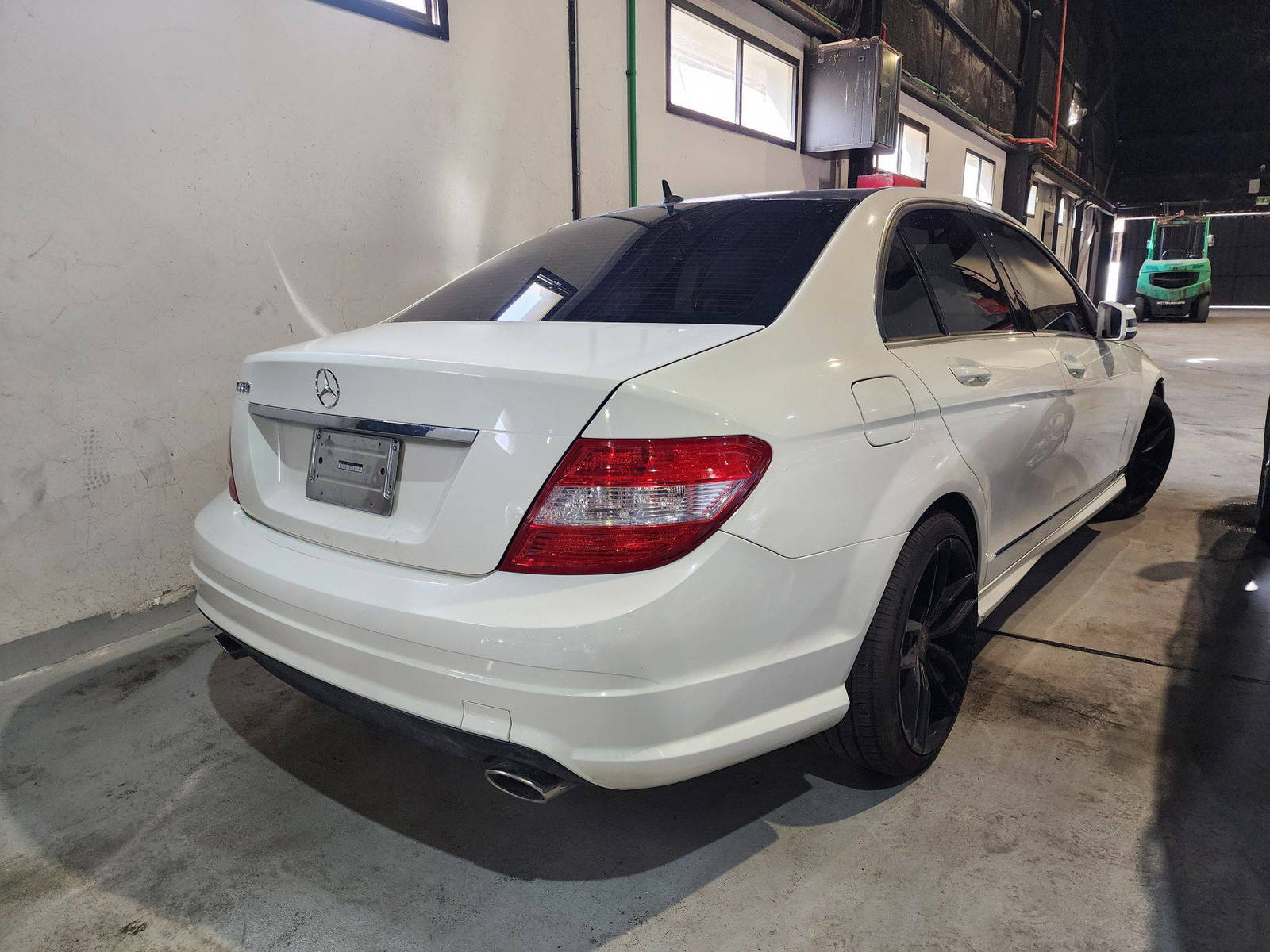 2011 MERCEDES BENZ C300 — 199725 Miles — Lot 632941 — UMM RAMOOL - Marhaba Auctions Used Cars - Image 4