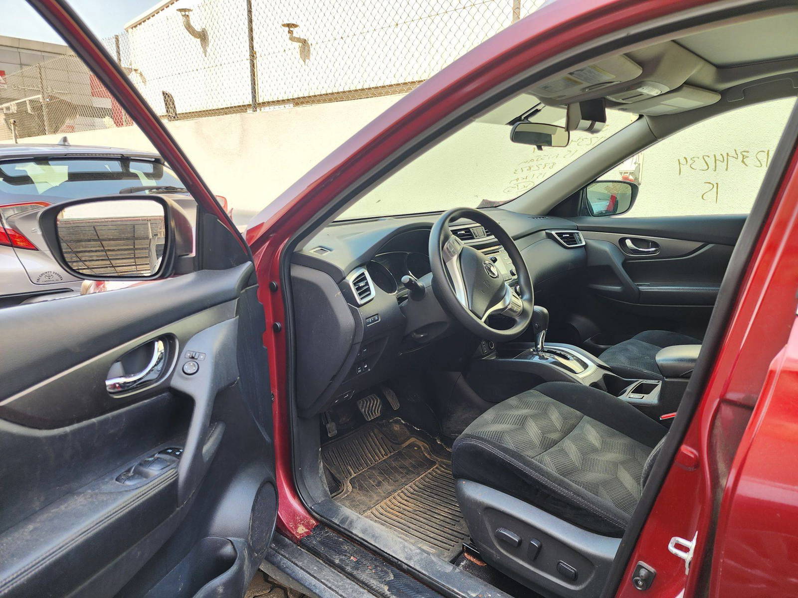 2015 NISSAN ROGUE — 151740 KM — Lot 12344234 — Al Quoz - Marhaba Auctions Used Cars - Image 9