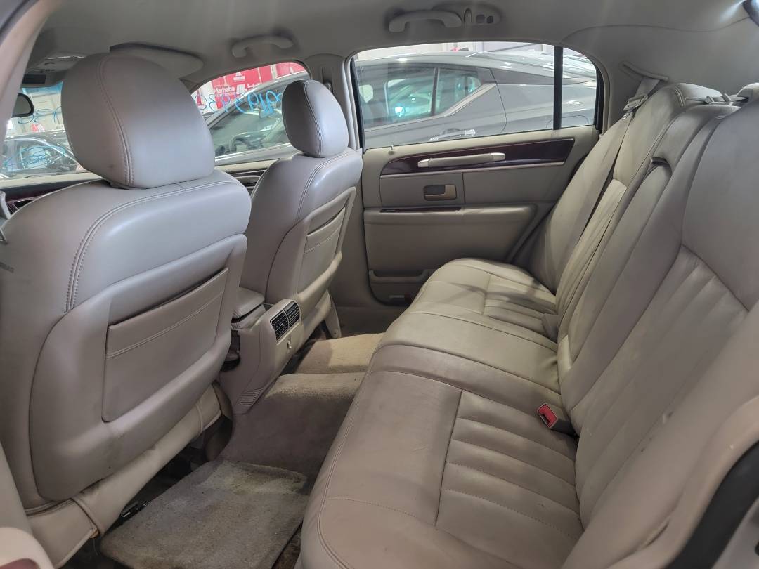 LINCOLN TOWN 2004 - Marhaba Auction Used Cars - Image 4