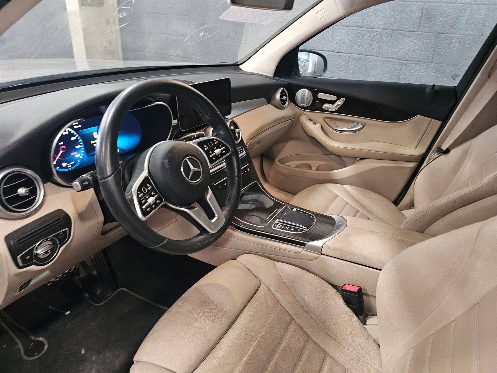 2020 MERCEDES BENZ GLC-300 — 82421 Miles — Lot 0LV257651 — Souq - Marhaba Auctions Used Cars - Image 8