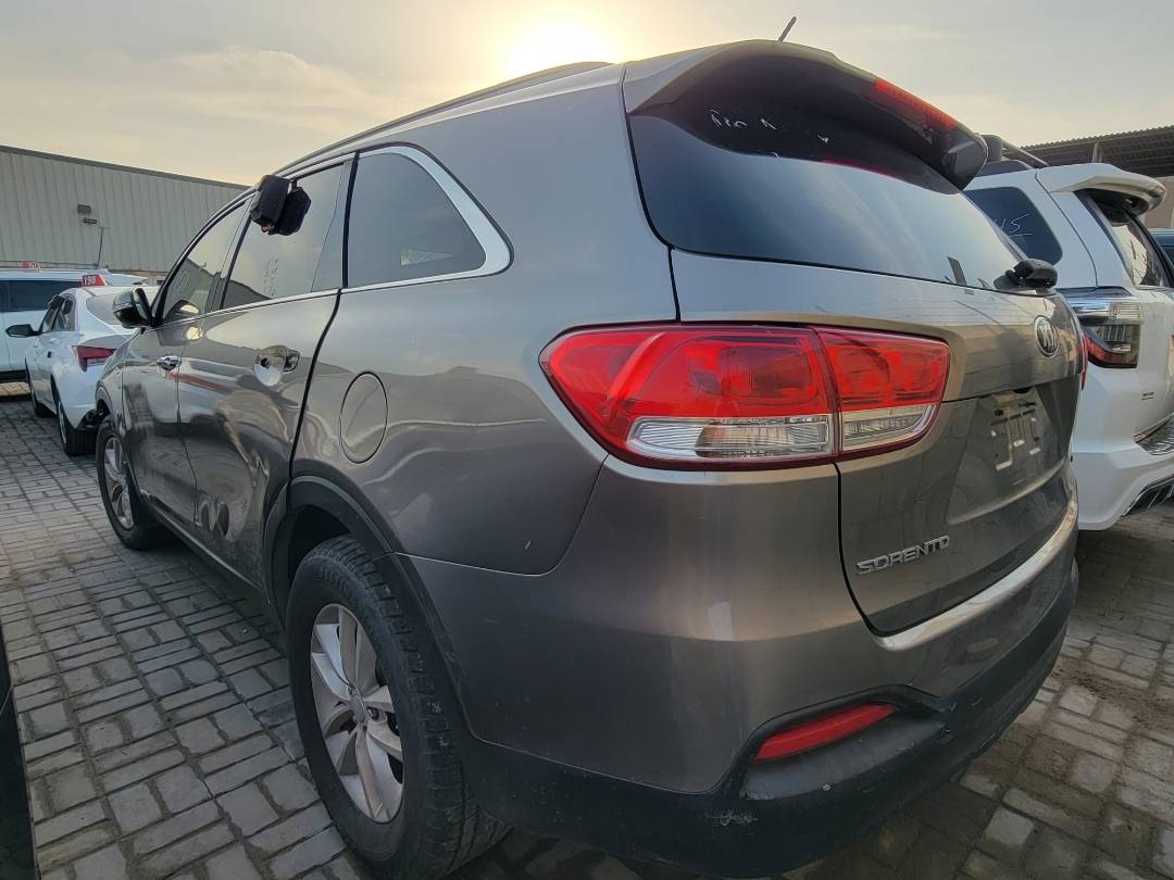 2017 KIA SORENTO — 184672 Miles — Lot G221636 — Main - Marhaba Auctions Used Cars - Image 4