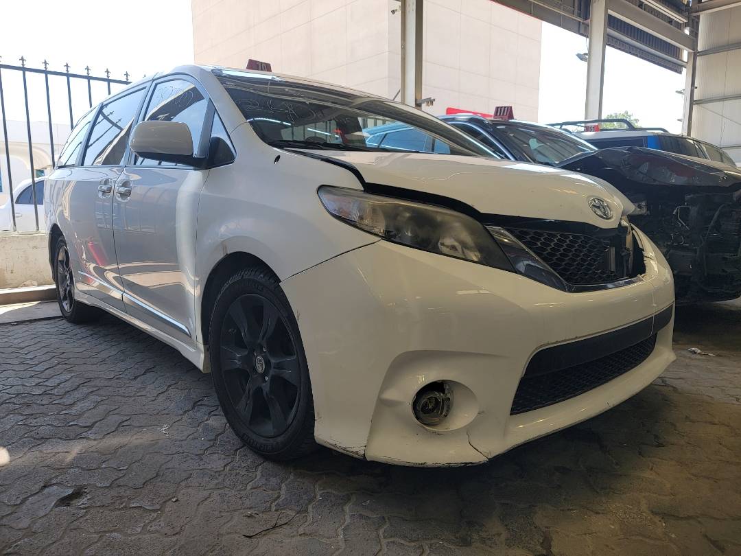 2011 TOYOTA SIENNA — 257489 Miles — Lot 148734 — Main - Marhaba Auctions Used Cars - Image 4