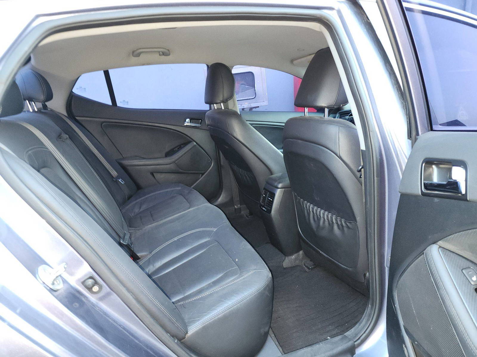 2013 KIA K5 — 234590 KM — Lot 016267 — Al Quoz - Marhaba Auctions Used Cars - Image 8