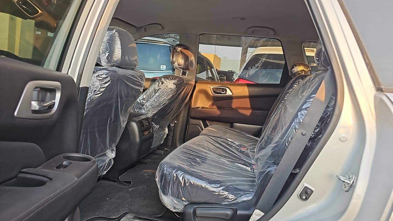 2017 NISSAN PATHFINDER — 106775 Miles — Lot MN6HC684227 — Souq - Marhaba Auctions Used Cars - Image 8