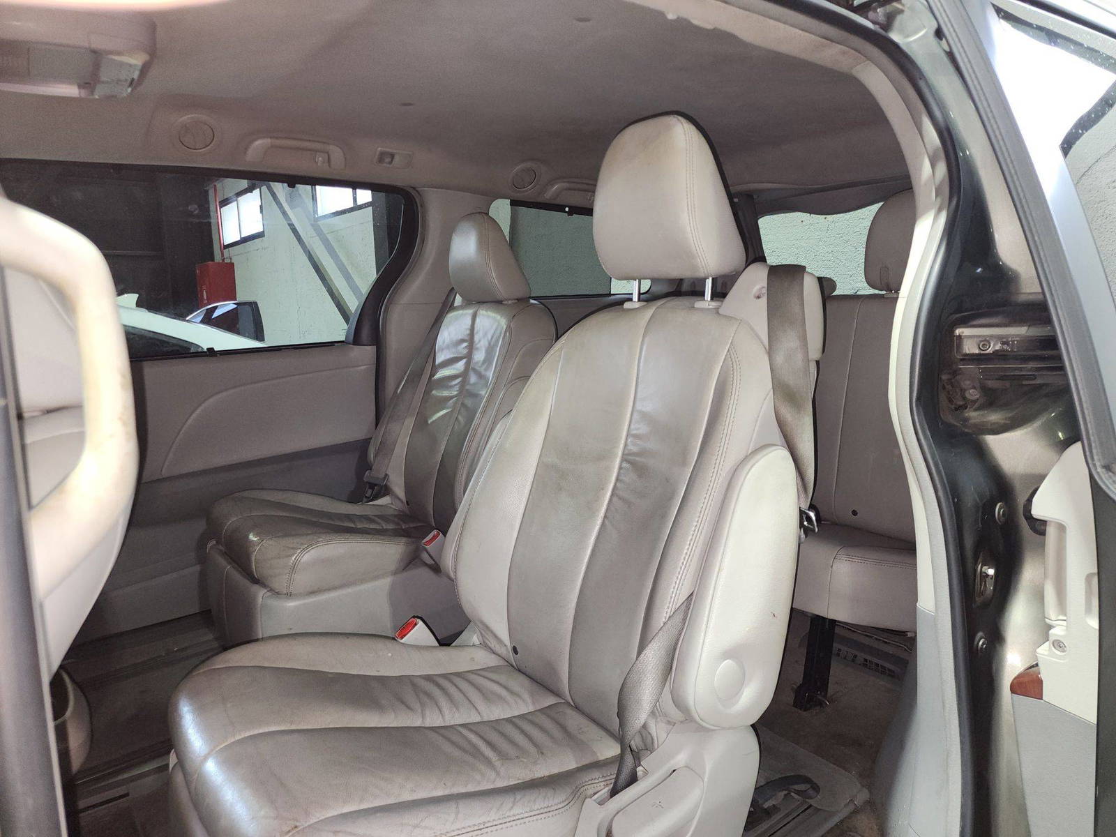 2012 TOYOTA SIENNA — 130511 Miles — Lot 046492 — Al Quoz - Marhaba Auctions Used Cars - Image 7