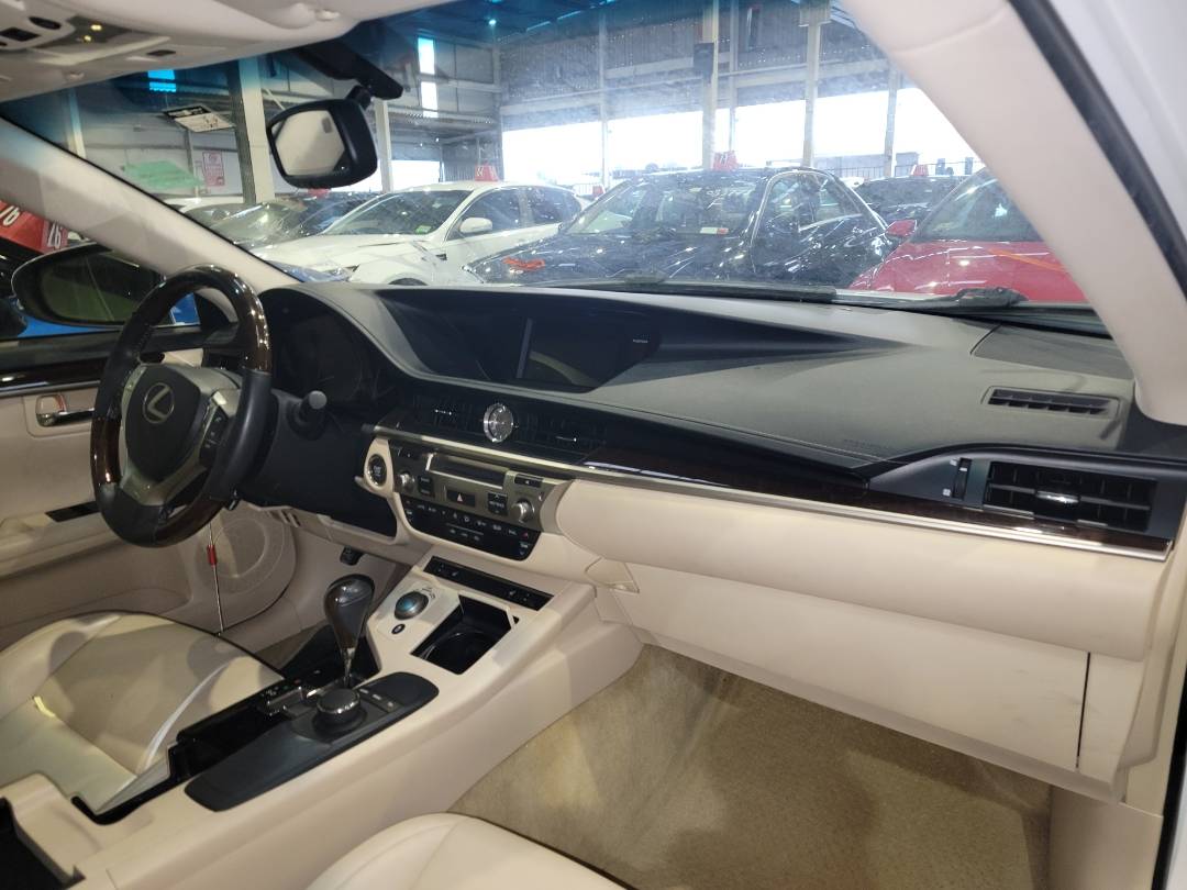 2013 LEXUS ES 350 — 113702 Miles — Lot 37820510 - Marhaba Auctions Used Cars - Image 5