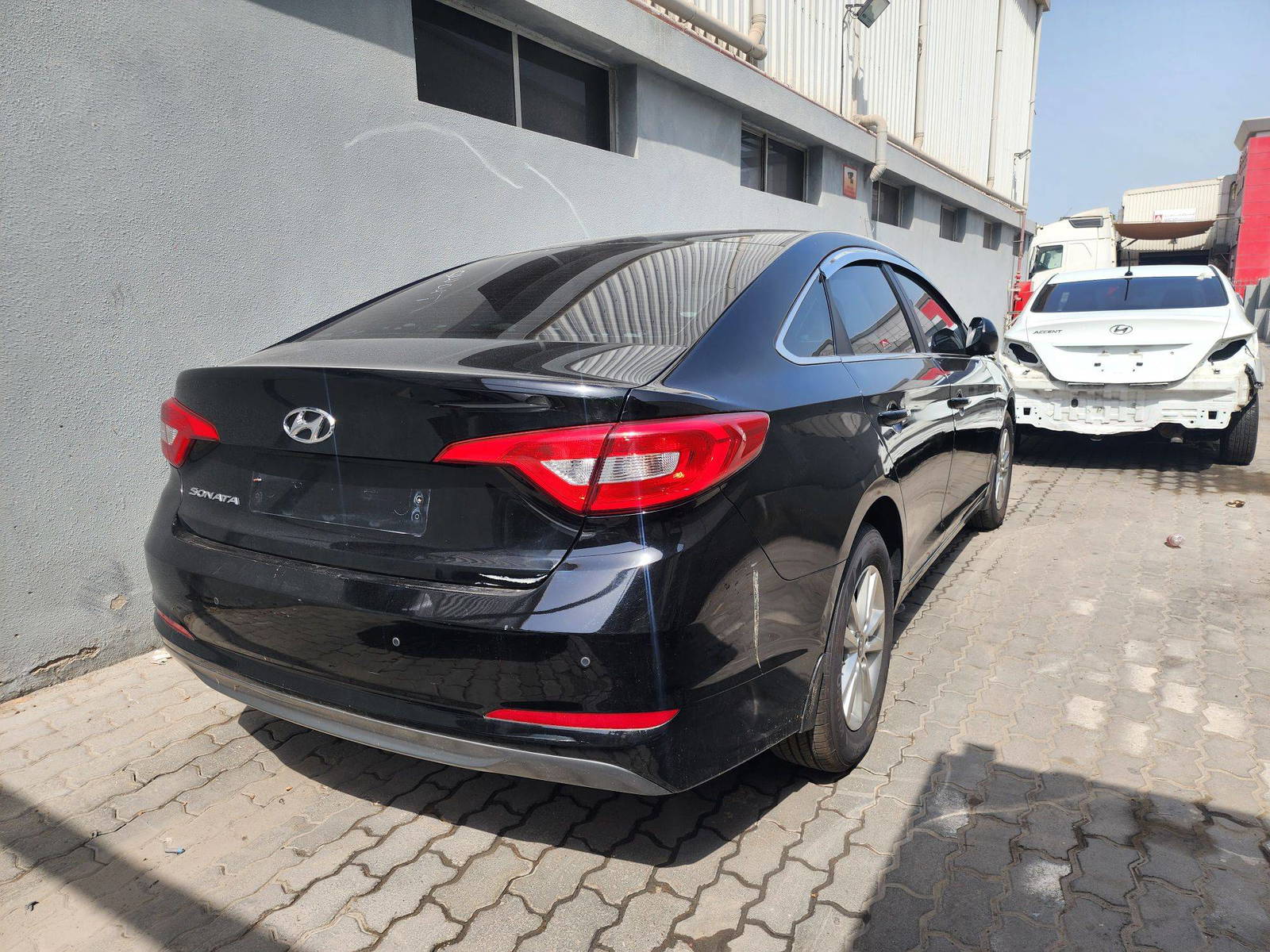 2016 HYUNDAI SONATA — 141281 KM — Lot 192274 — Souq - Marhaba Auctions Used Cars - Image 3