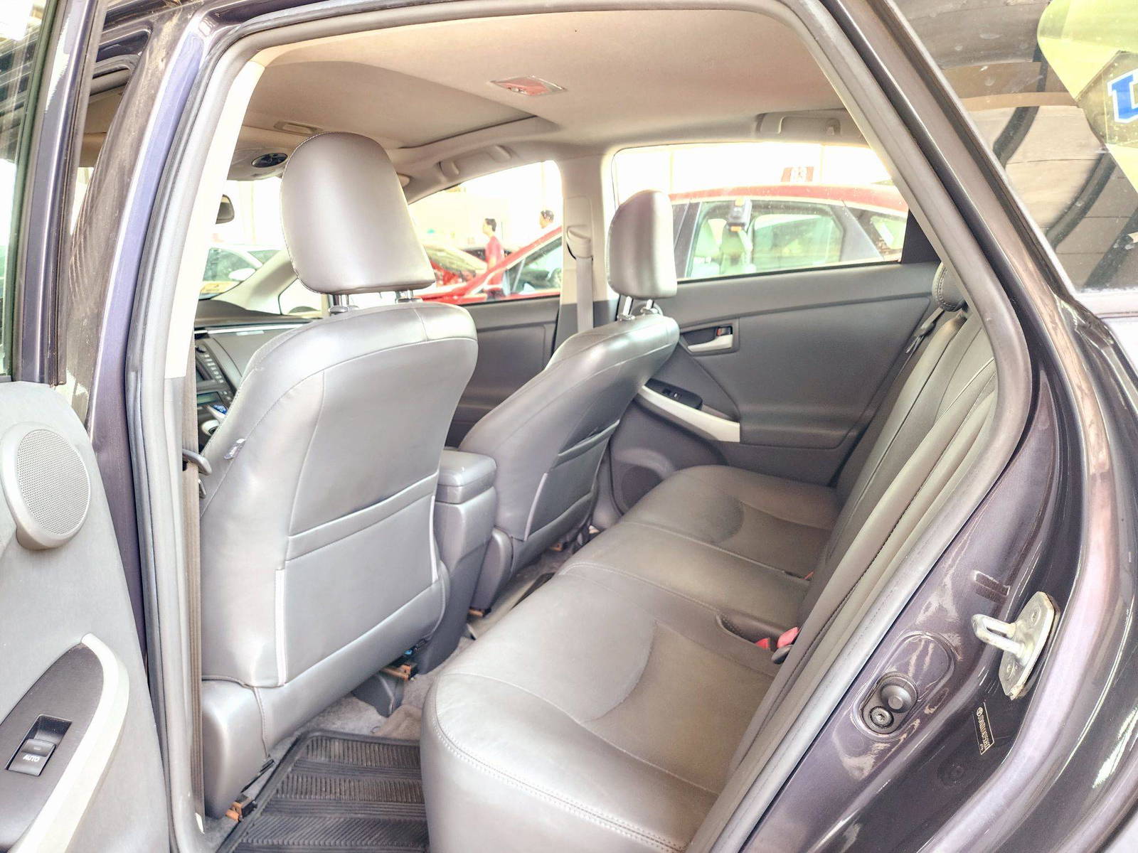 2010 TOYOTA PRIUS — 250221 Miles — Lot 150600 — Souq - Marhaba Auctions Used Cars - Image 6