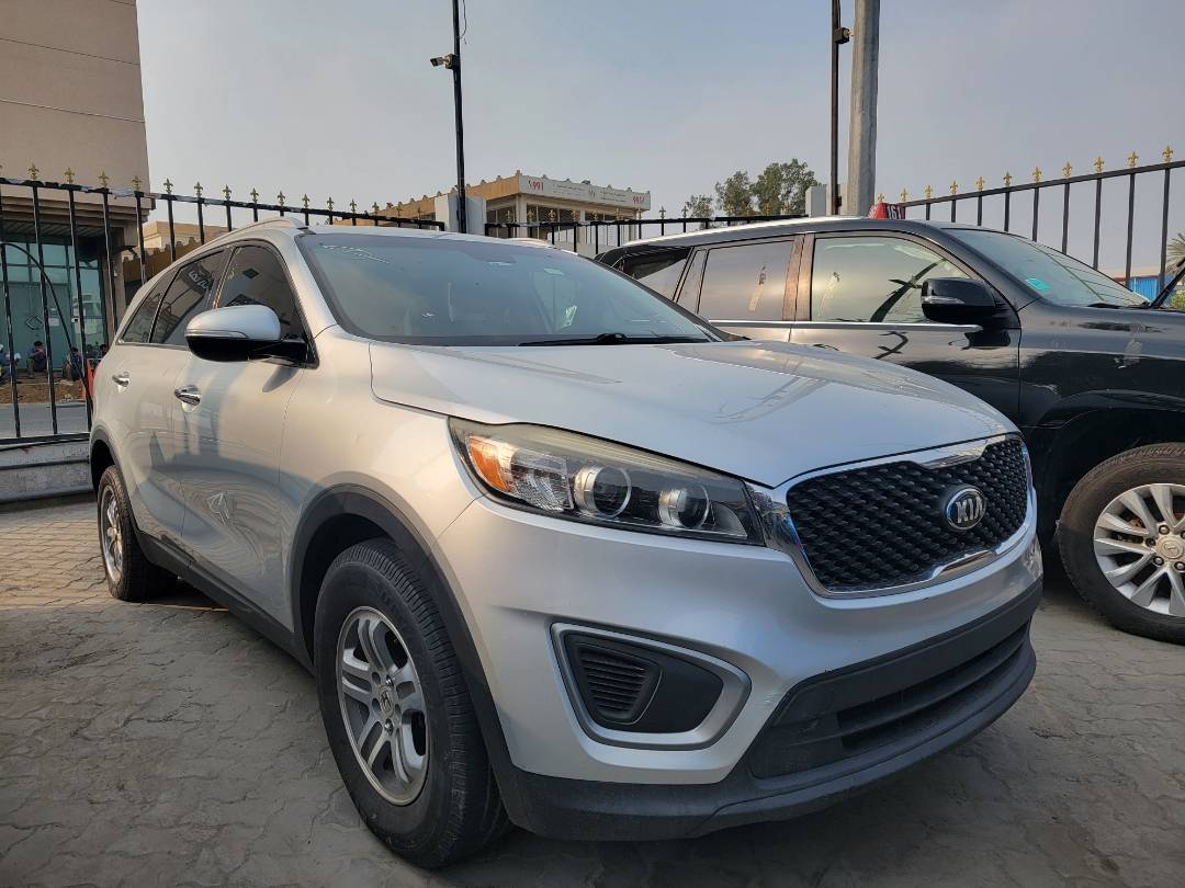 2017 KIA SORENTO — 198916 Miles — Lot 38890912 — Souq - Marhaba Auctions Used Cars - Image 4