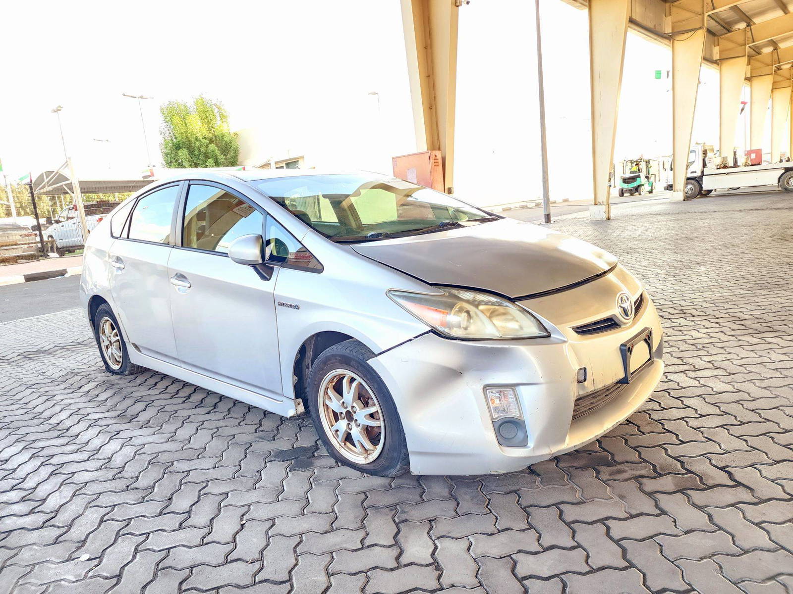 2010 TOYOTA PRIUS — 263300 Miles — Lot A0087008 — Souq - Marhaba Auctions Used Cars - Image 4
