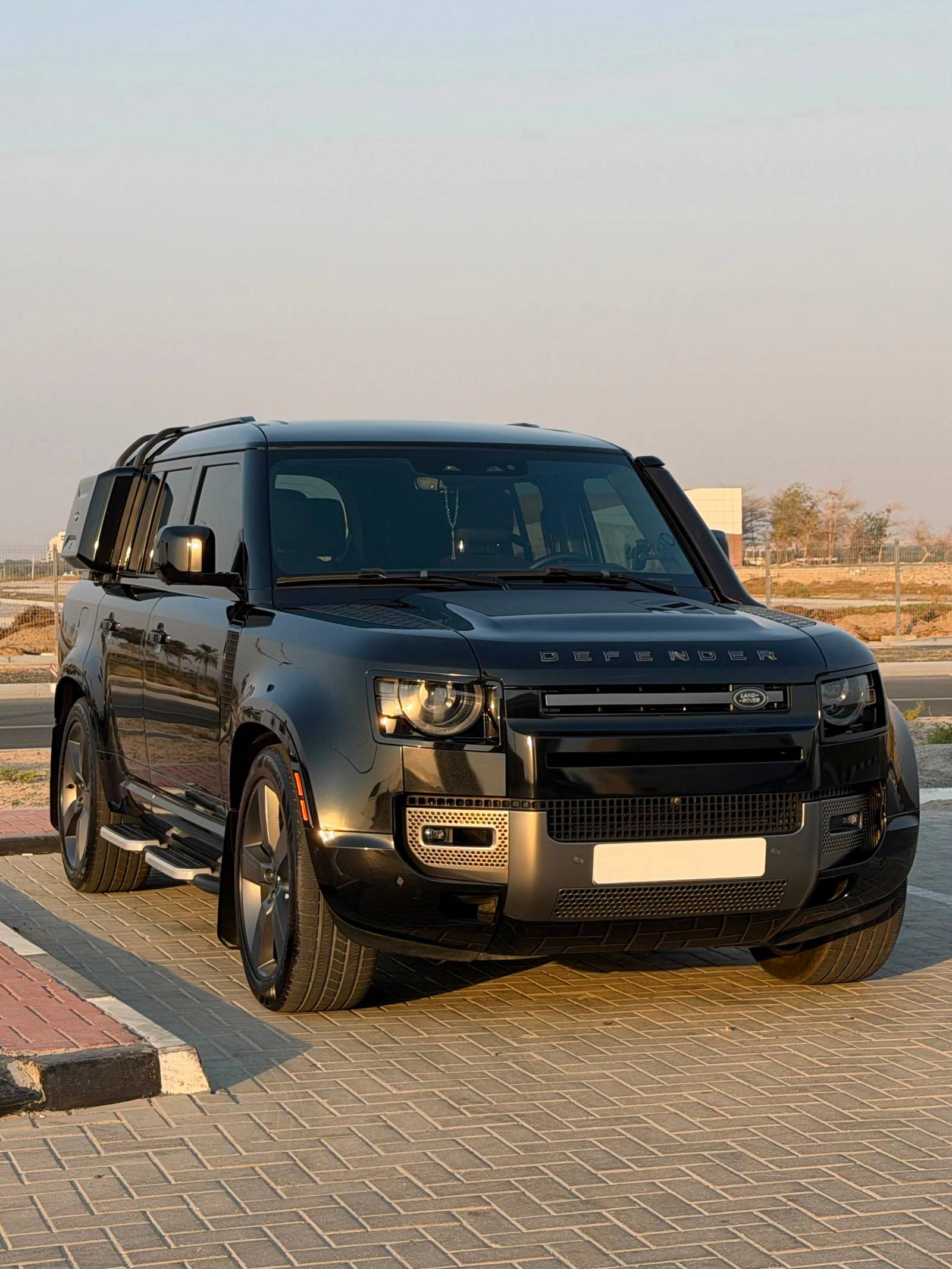 2024 LAND ROVER DEFENDER 130 X DYNAMIC SE — 10551 KM — Lot 8R2294020 - Marhaba Auctions Used Cars - Image 2