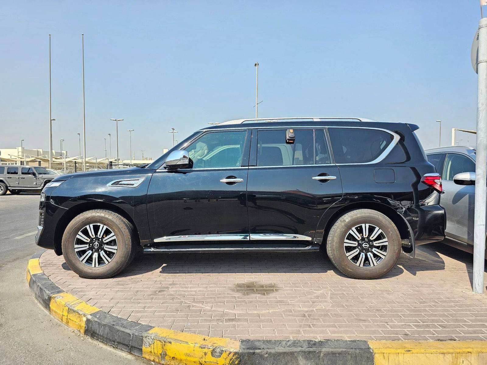 2014 INFINITI QX80 — 193339 Miles — Lot E9063004 — Souq - Marhaba Auctions Used Cars - Image 5