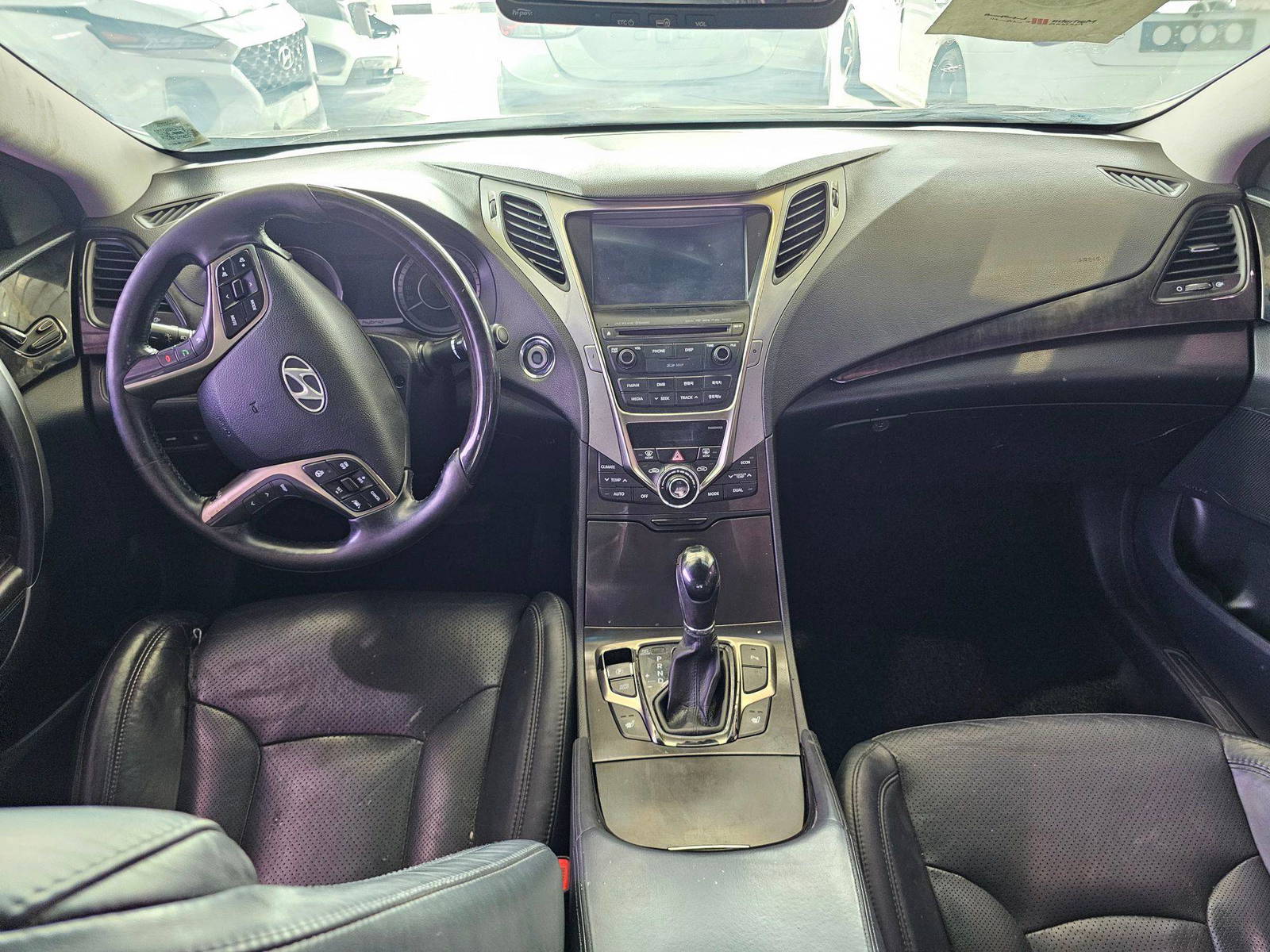 2015 HYUNDAI GRANDEUR — 317748 KM — Lot BFA008130 — Souq - Marhaba Auctions Used Cars - Image 7