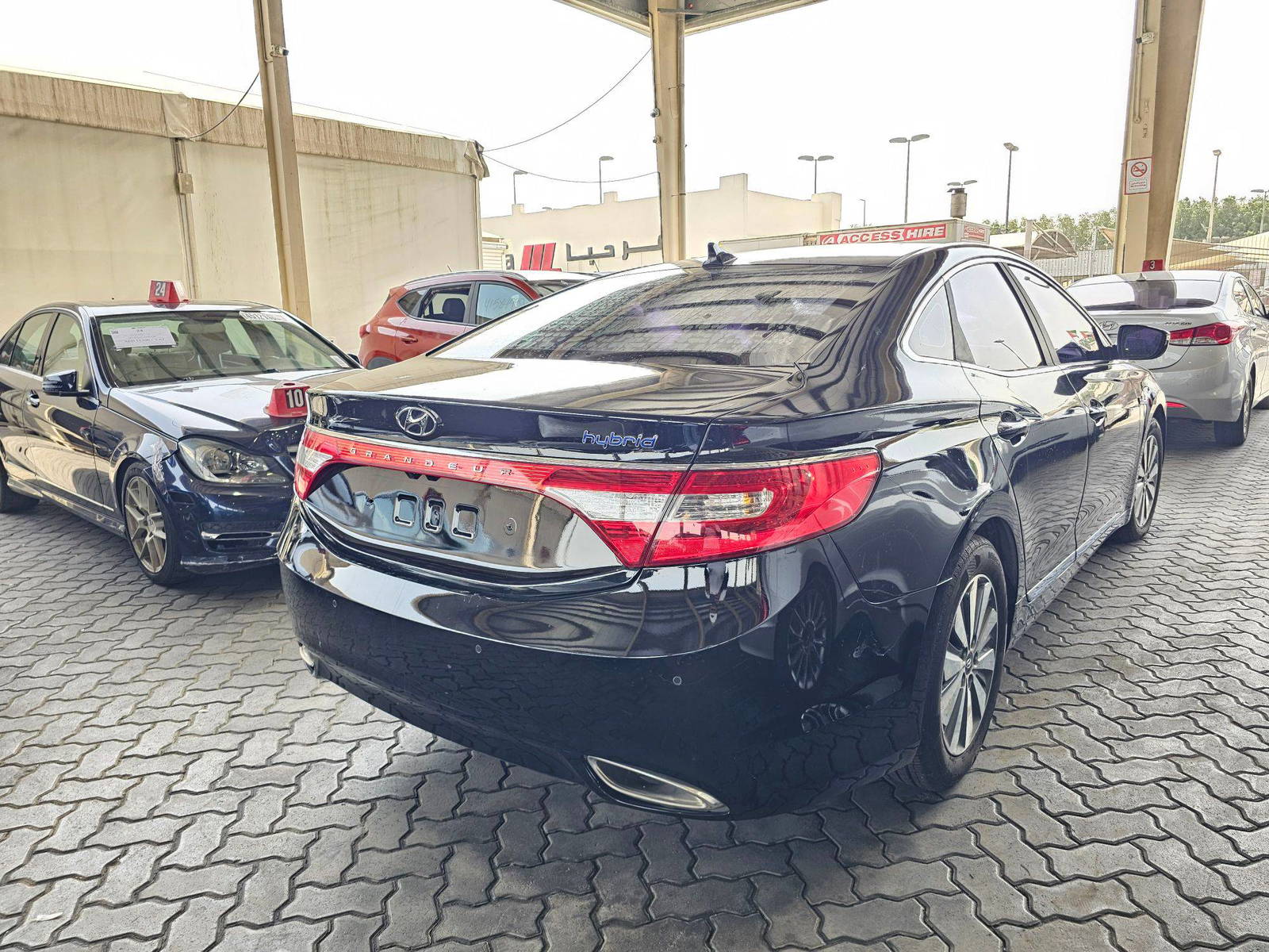 2015 HYUNDAI GRANDEUR — 317748 KM — Lot BFA008130 — Souq - Marhaba Auctions Used Cars - Image 3