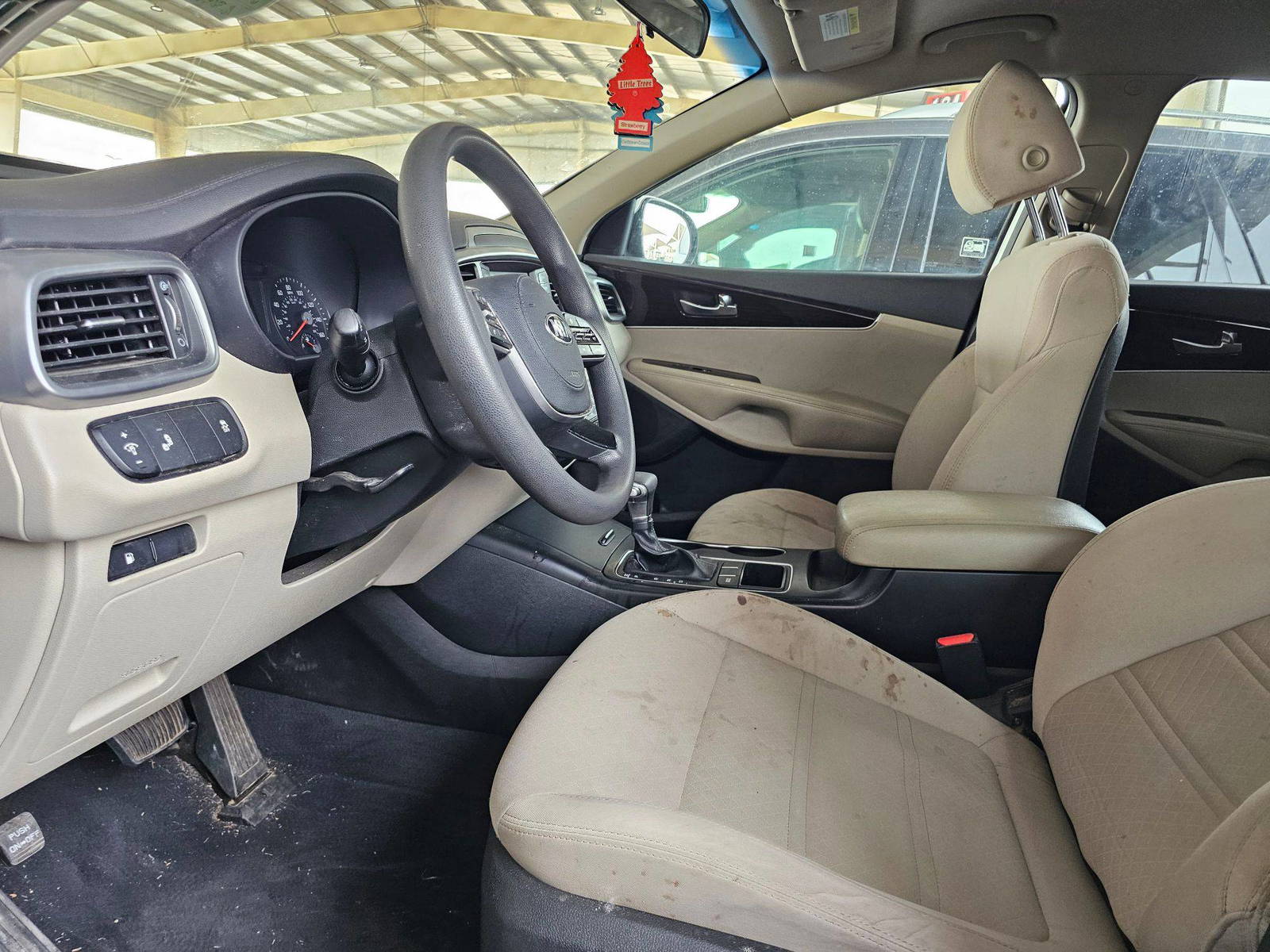 2019 KIA SORENTO — 119302 Miles — Lot 58KG493709 — Souq - Marhaba Auctions Used Cars - Image 8