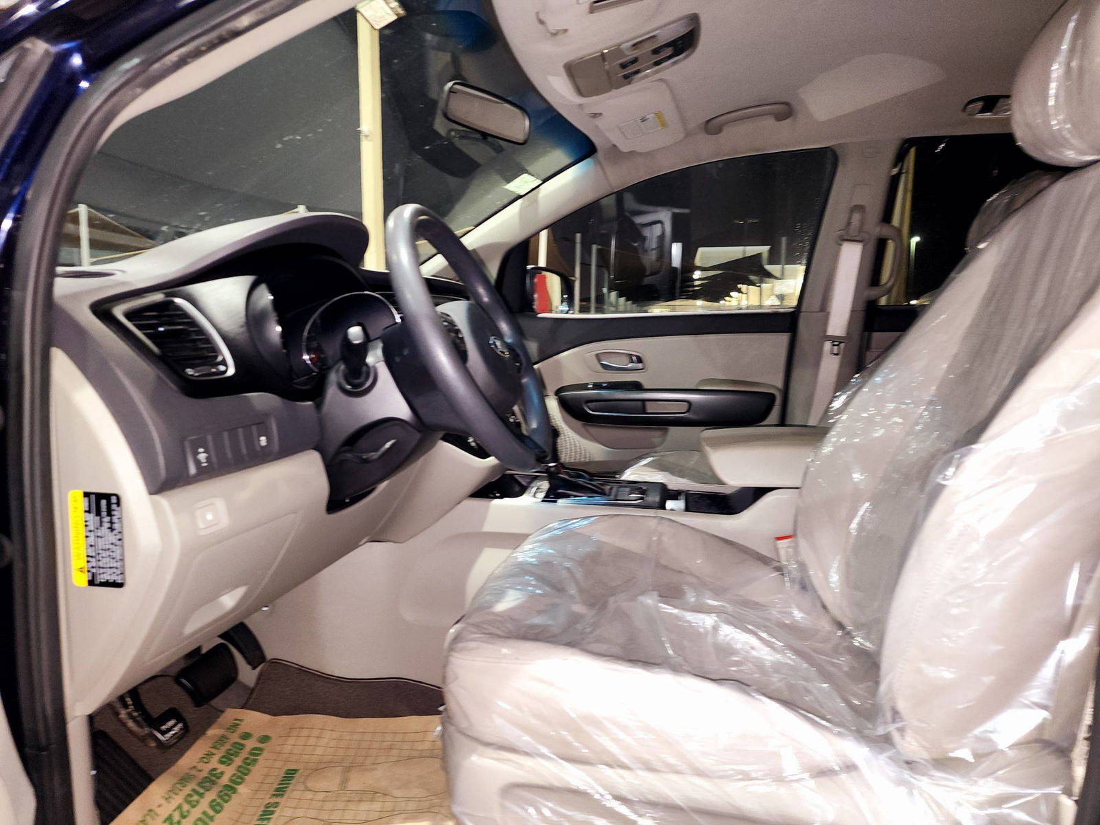 2018 KIA SEDONA — 153430 Miles — Lot 17J6380272 — Souq - Marhaba Auctions Used Cars - Image 8
