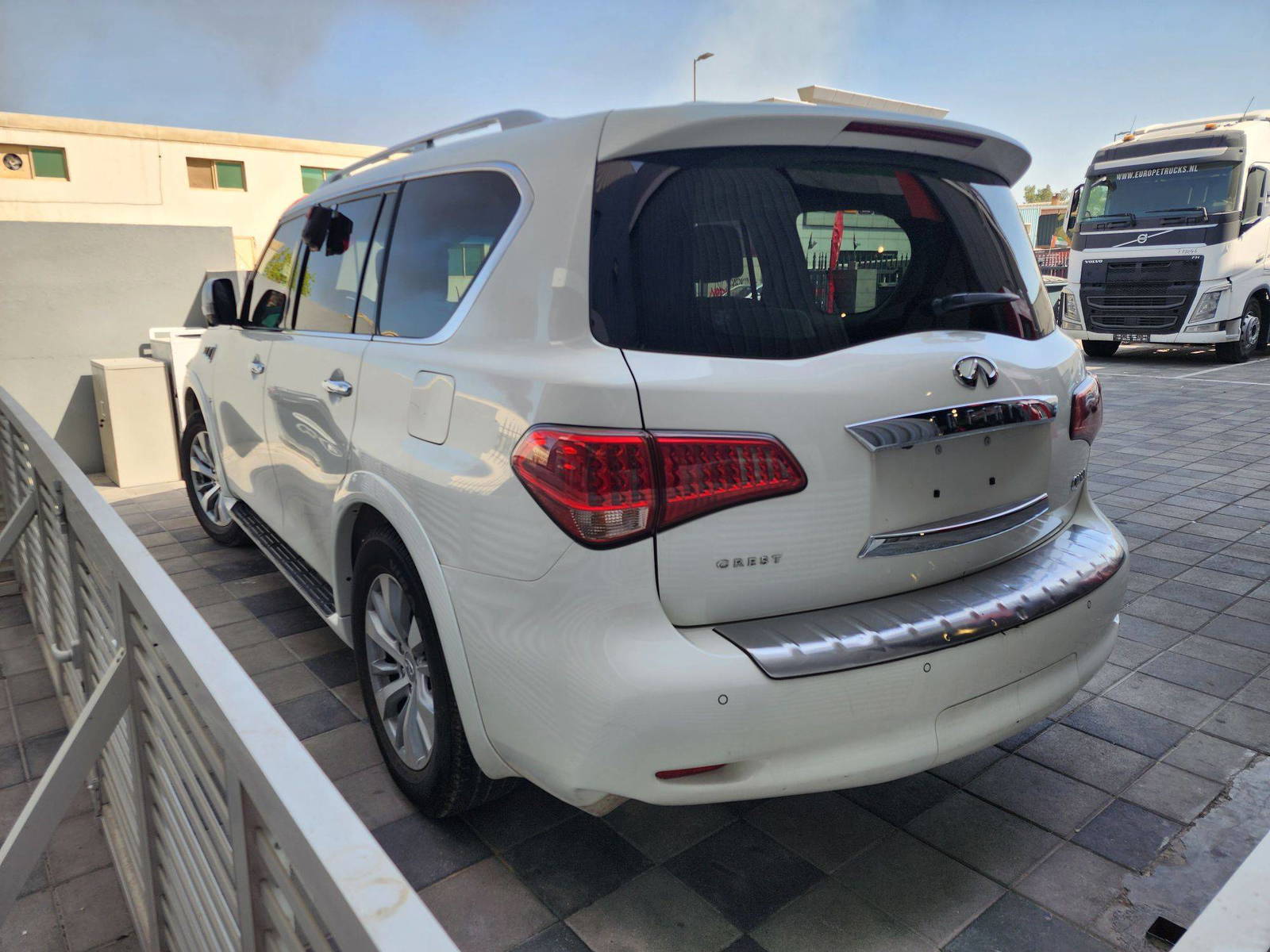 2016 INFINITI QX80 — 181153 Miles — Lot 1177167 — Souq - Marhaba Auctions Used Cars - Image 6