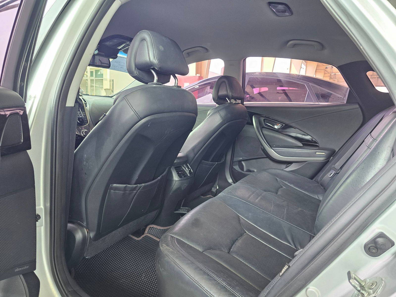 2012 HYUNDAI GRANDEUR — 217011 KM — Lot 103868 — Souq - Marhaba Auctions Used Cars - Image 6