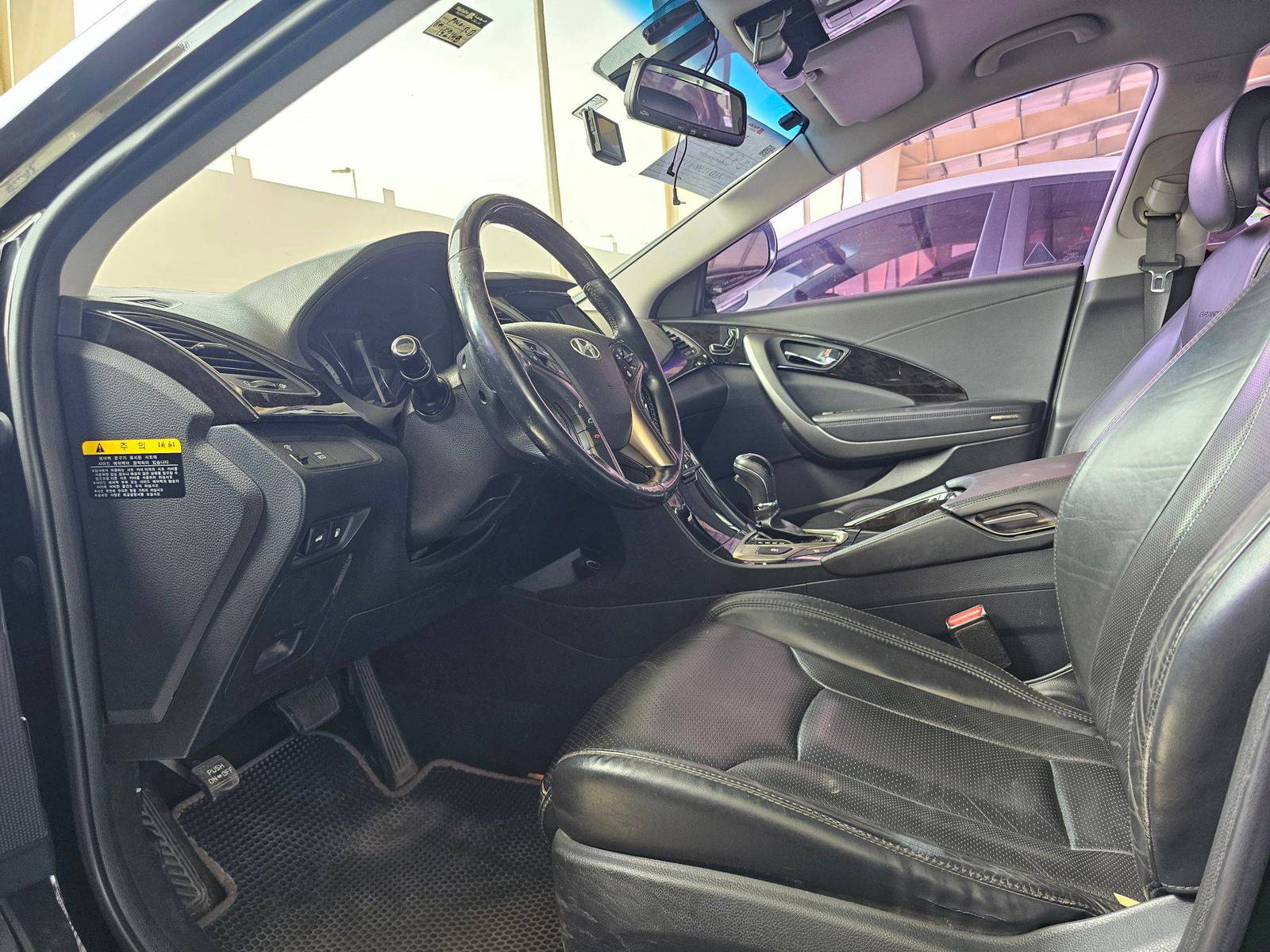 2012 HYUNDAI GRANDEUR — 152148 KM — Lot 211527 — Souq - Marhaba Auctions Used Cars - Image 8