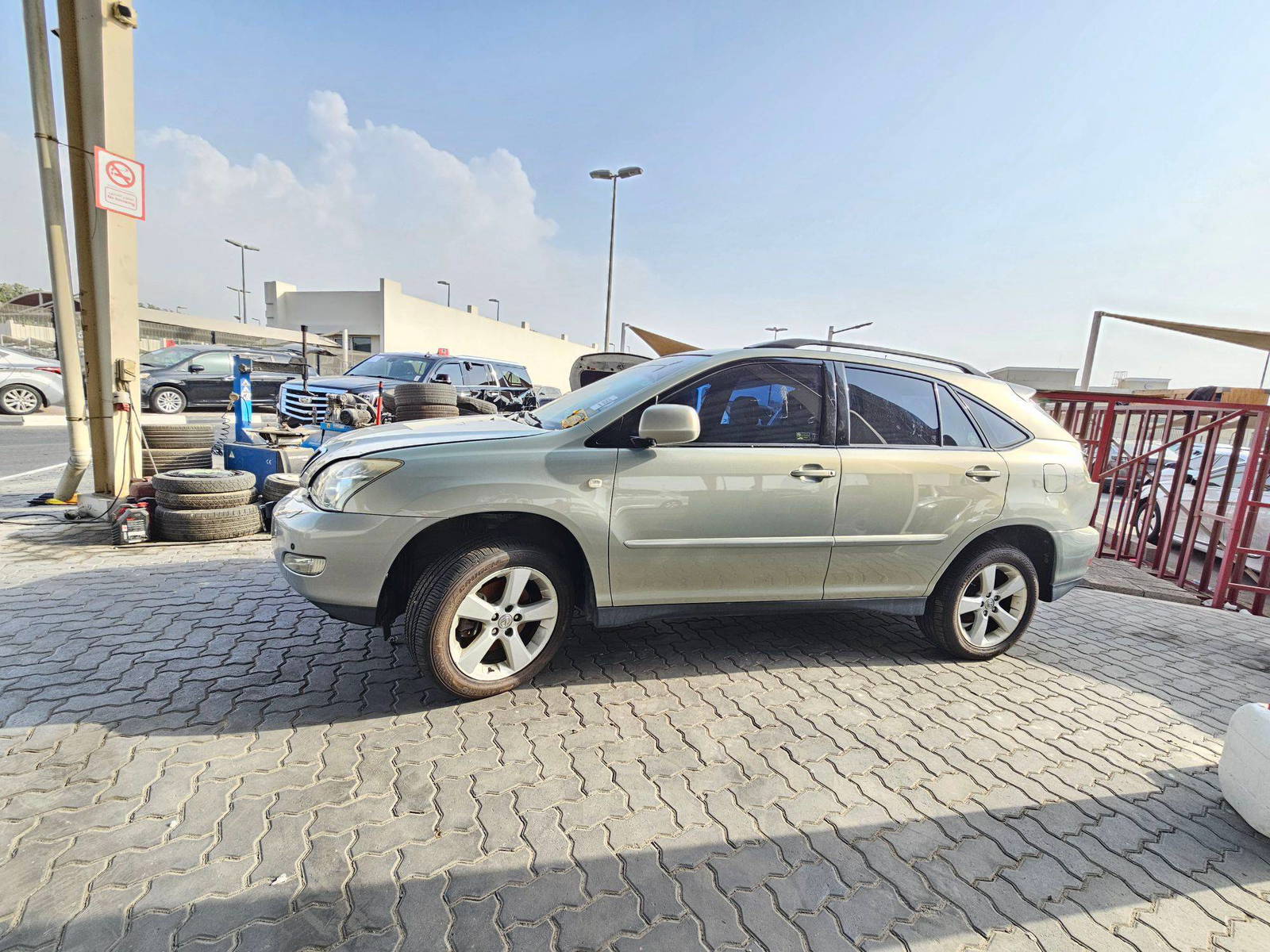 2004 LEXUS RX 330 — 126574 KM — Lot 55945 — Souq - Marhaba Auctions Used Cars - Image 5
