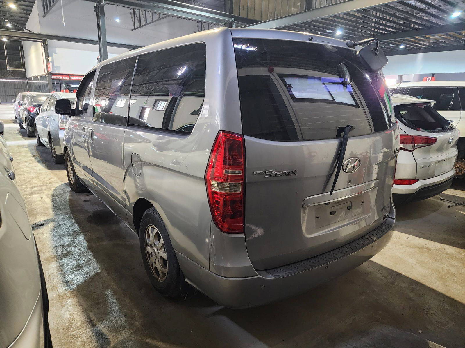 2012 HYUNDAI GRAND STAREX — 288340 KM — Lot 413826 — Al Quoz - Marhaba Auctions Used Cars - Image 5