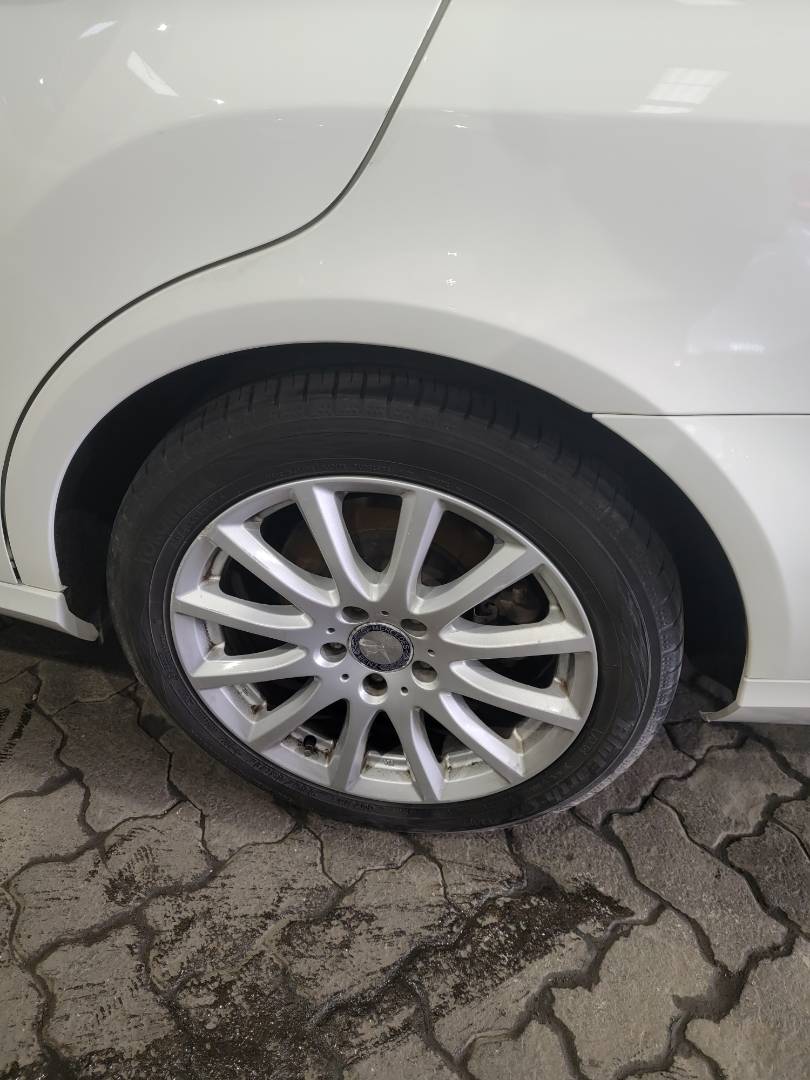2009 MERCEDES BENZ E 350 — 172000 KM — Lot 1A042873 — Main - Marhaba Auctions Used Cars - Image 9