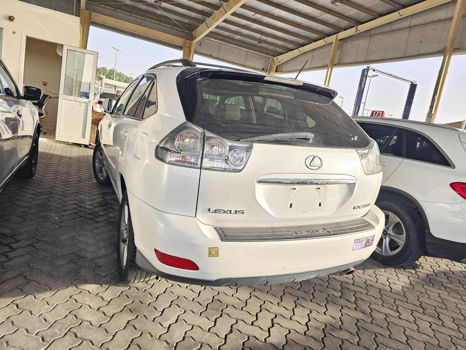 2007 LEXUS RX 350 — 201529 Miles — Lot U47C022557 — Souq - Marhaba Auctions Used Cars - Image 4