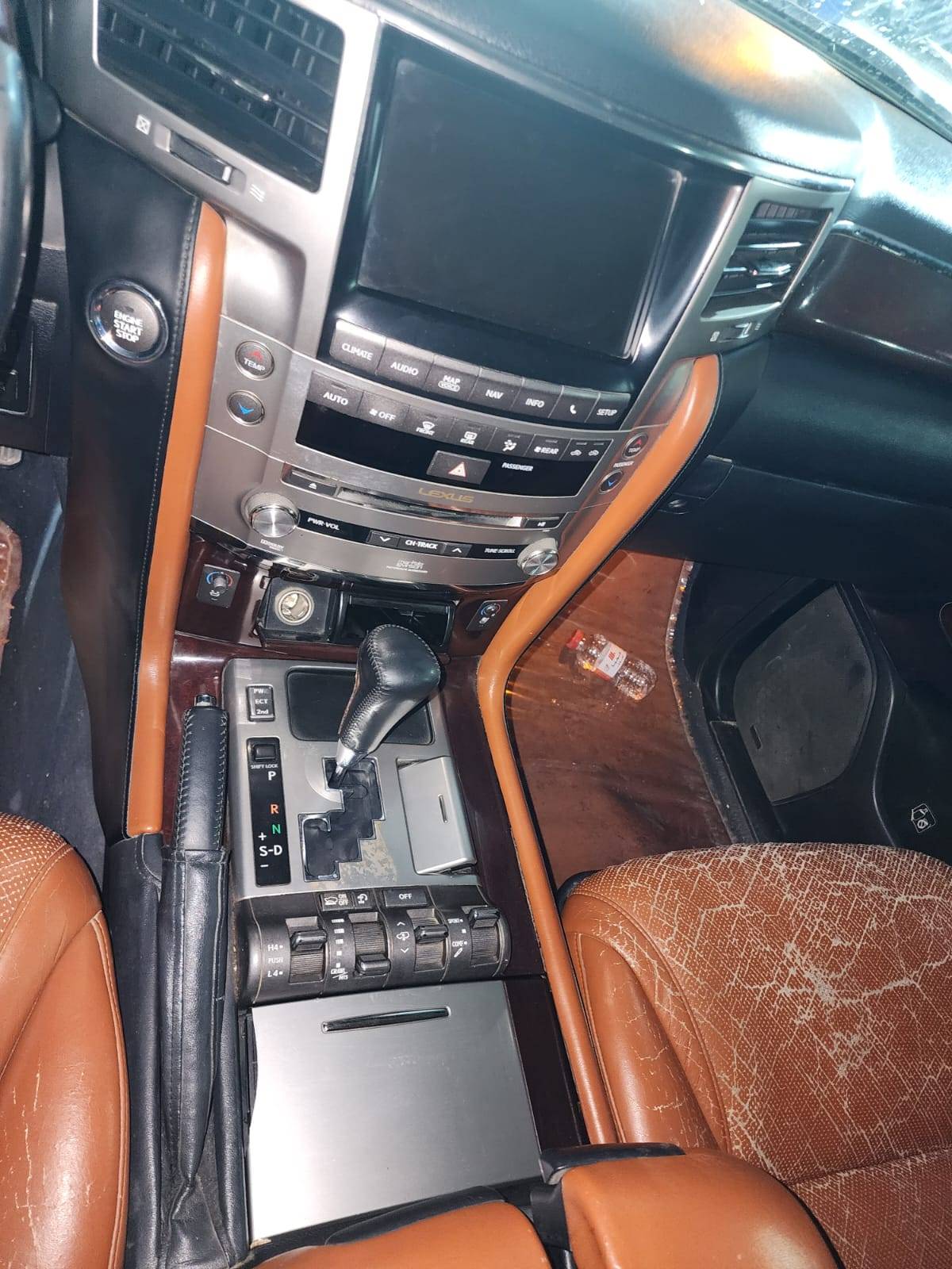 2012 LEXUS LX 570 — 349847 KM — Lot 084989 - Marhaba Auctions Used Cars - Image 17