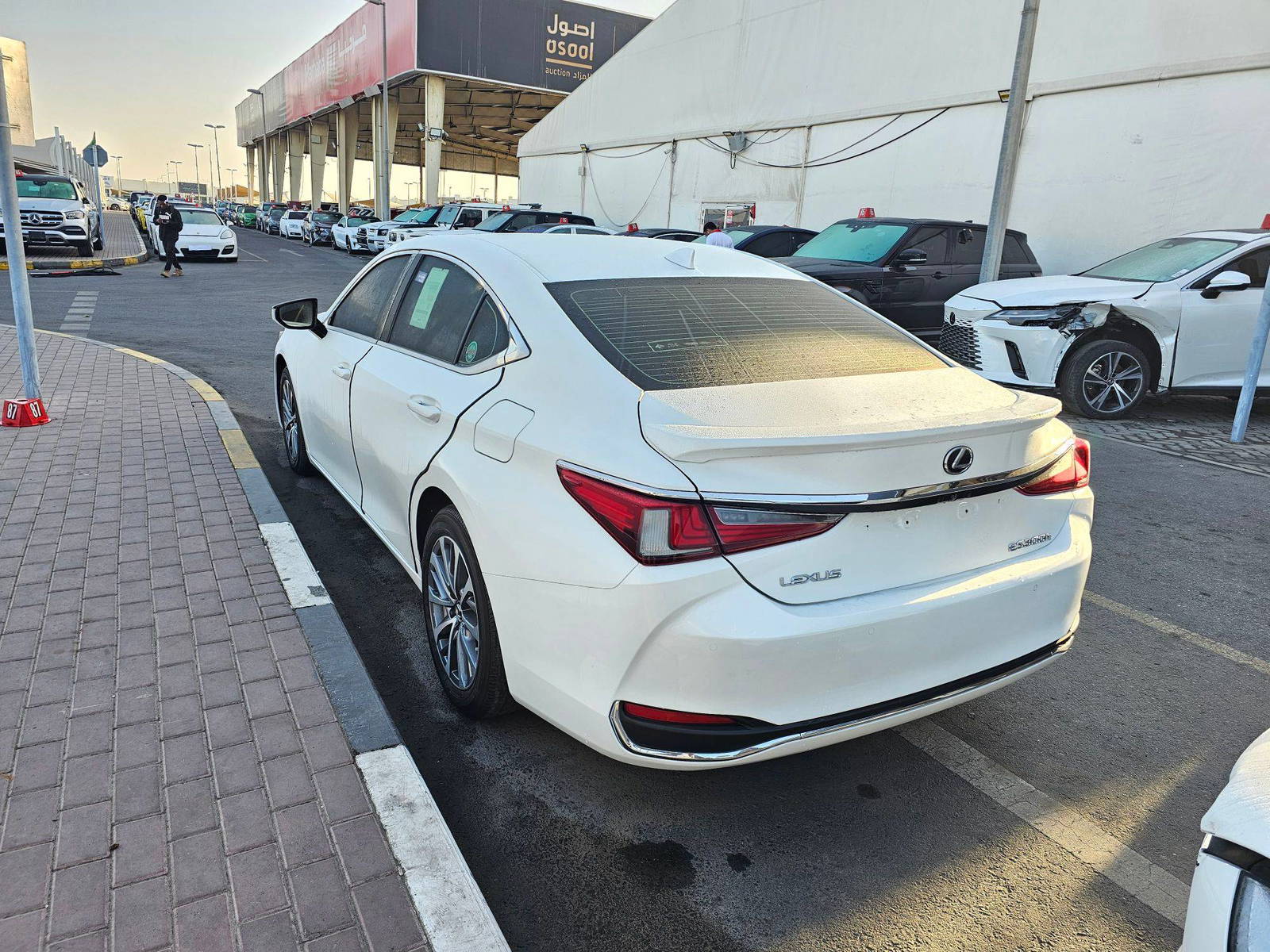 2023 LEXUS ES 300H — 59307 KM — Lot 14P2197587 — Souq - Marhaba Auctions Used Cars - Image 5