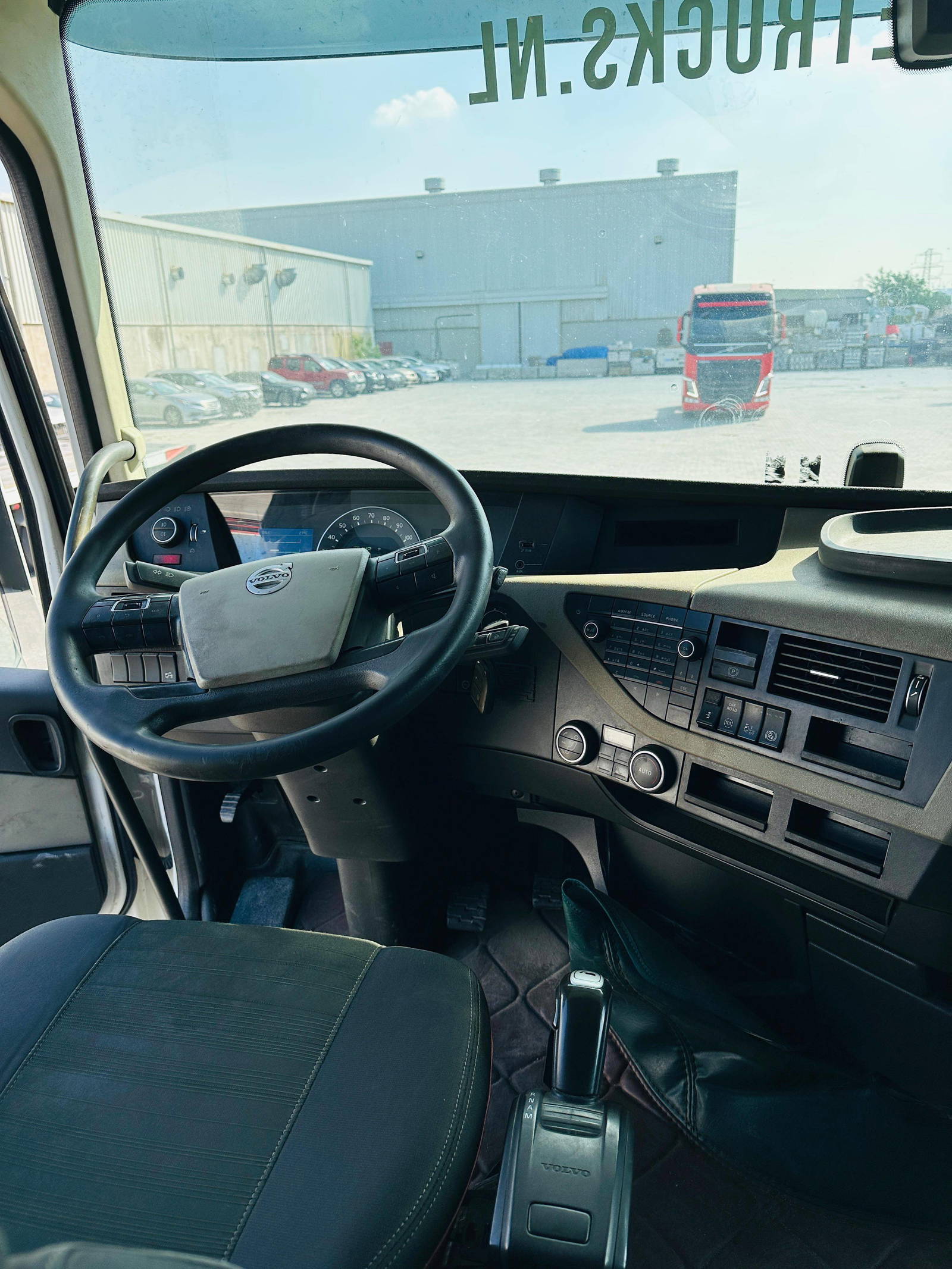 2015 VOLVO FH-Series — 1174646,8 KM — Lot FB739663 — Main - Marhaba Auctions Used Cars - Image 14