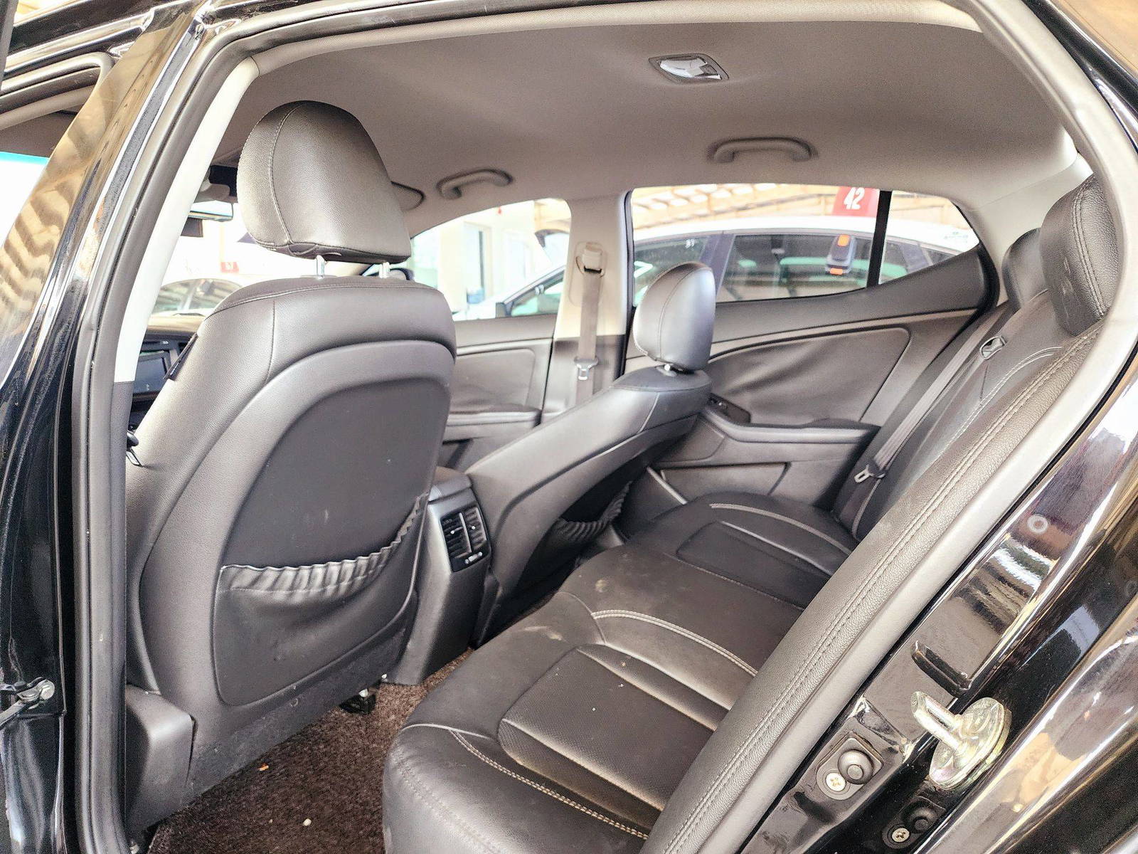 2011 KIA K5 — 268694 KM — Lot 028560 — Main - Marhaba Auctions Used Cars - Image 6