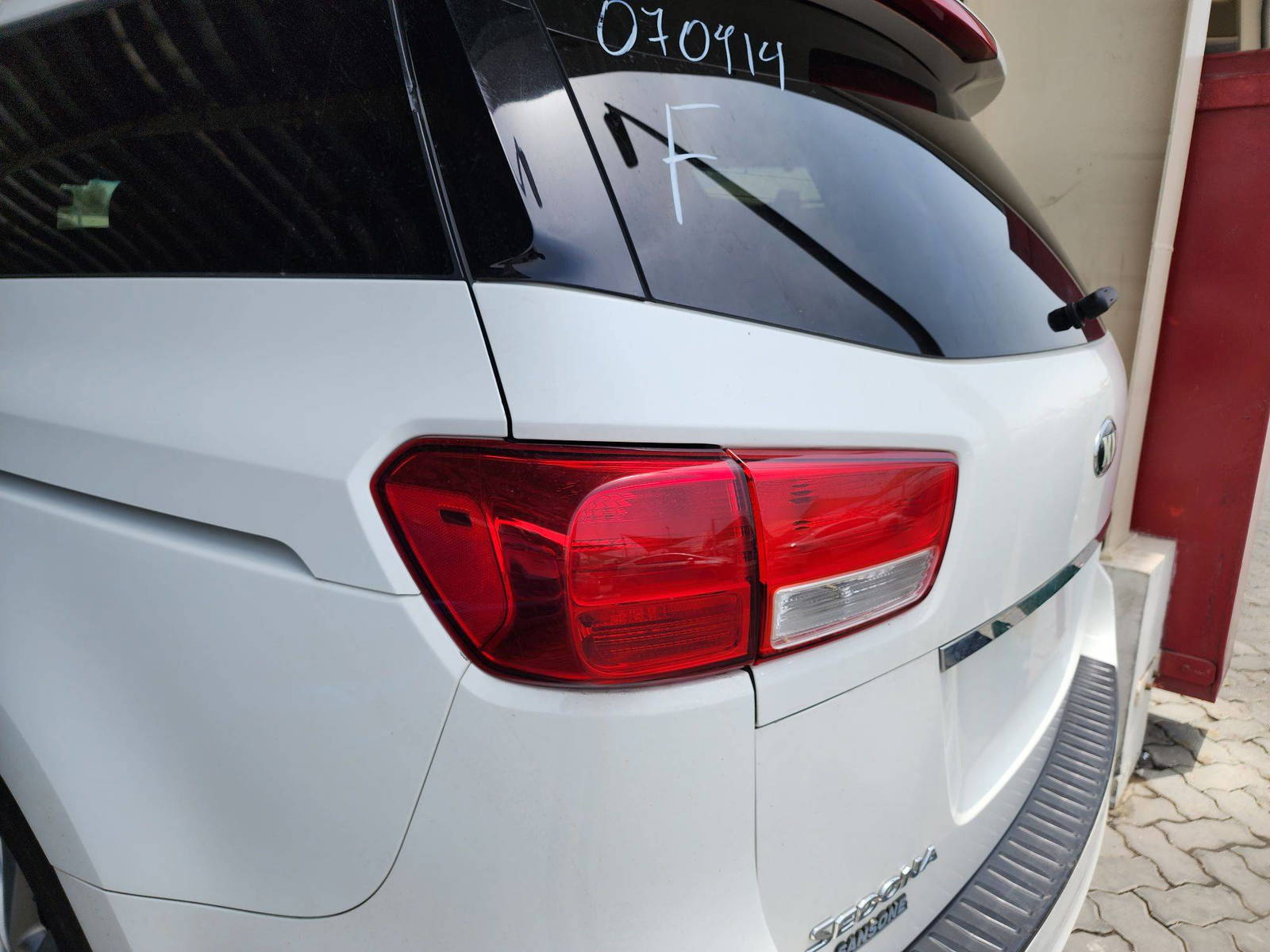 2015 KIA SEDONA — 181613 Miles — Lot 38901634 — Souq - Marhaba Auctions Used Cars - Image 10