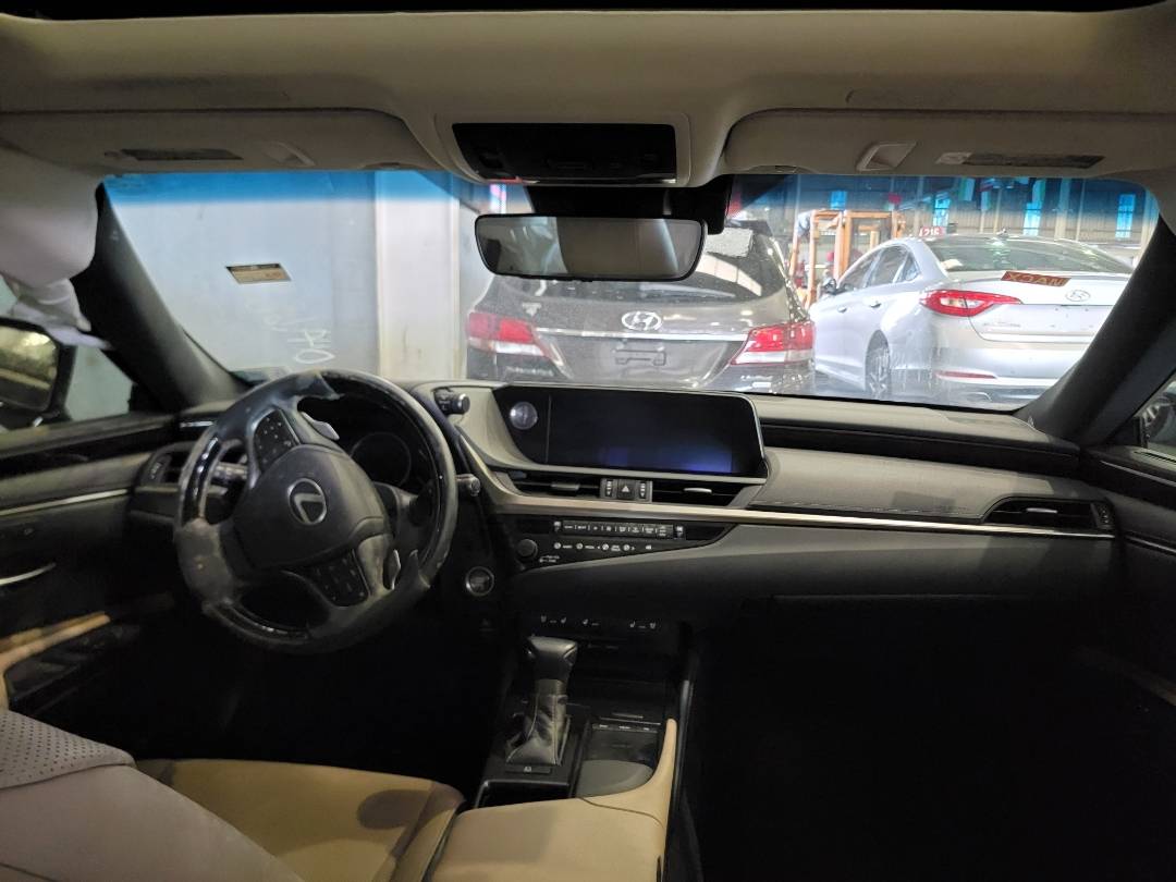 2019 LEXUS ES 350 — 43400 Miles — Lot KU049685 — Main - Marhaba Auctions Used Cars - Image 8
