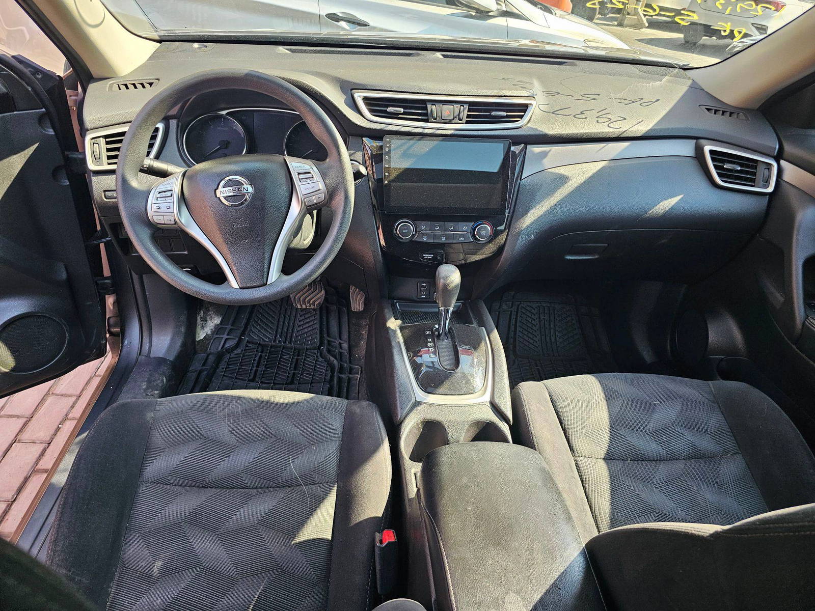 2015 NISSAN ROGUE — 129377 KM — Lot 12330693 — Souq - Marhaba Auctions Used Cars - Image 7