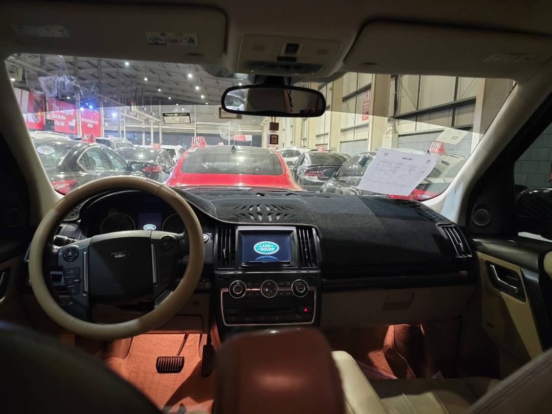 2014 LAND ROVER LR2 — 175563 KM — Lot EH396465 — Main - Marhaba Auctions Used Cars - Image 8